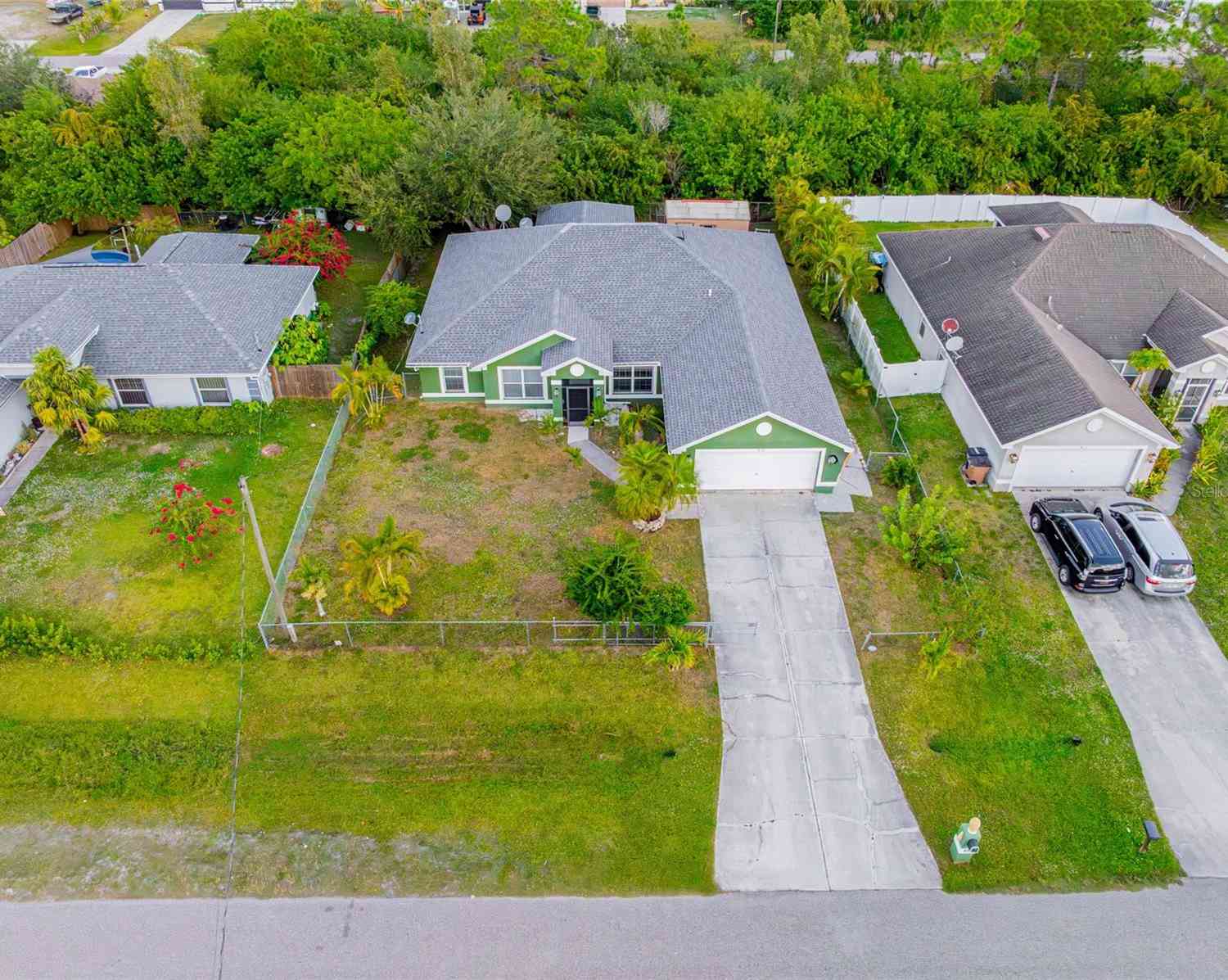 Homes For Sale - 418 Windermere Drive<br/> LEHIGH ACRES, FL 33972