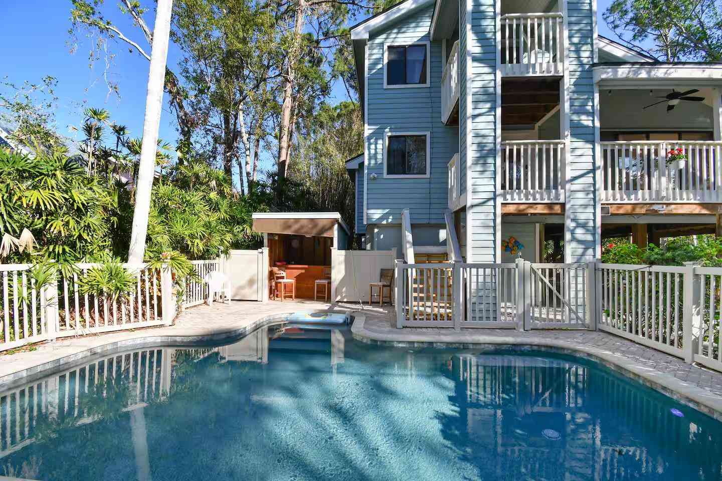 Homes For Sale - 13837 76th Avenue<br/> SEMINOLE, FL 33776