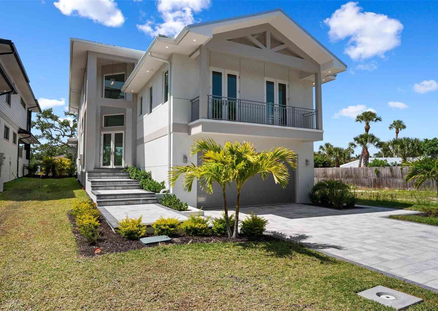 Homes For Sale - 533 Venice Lane<br/> SARASOTA, FL 34242