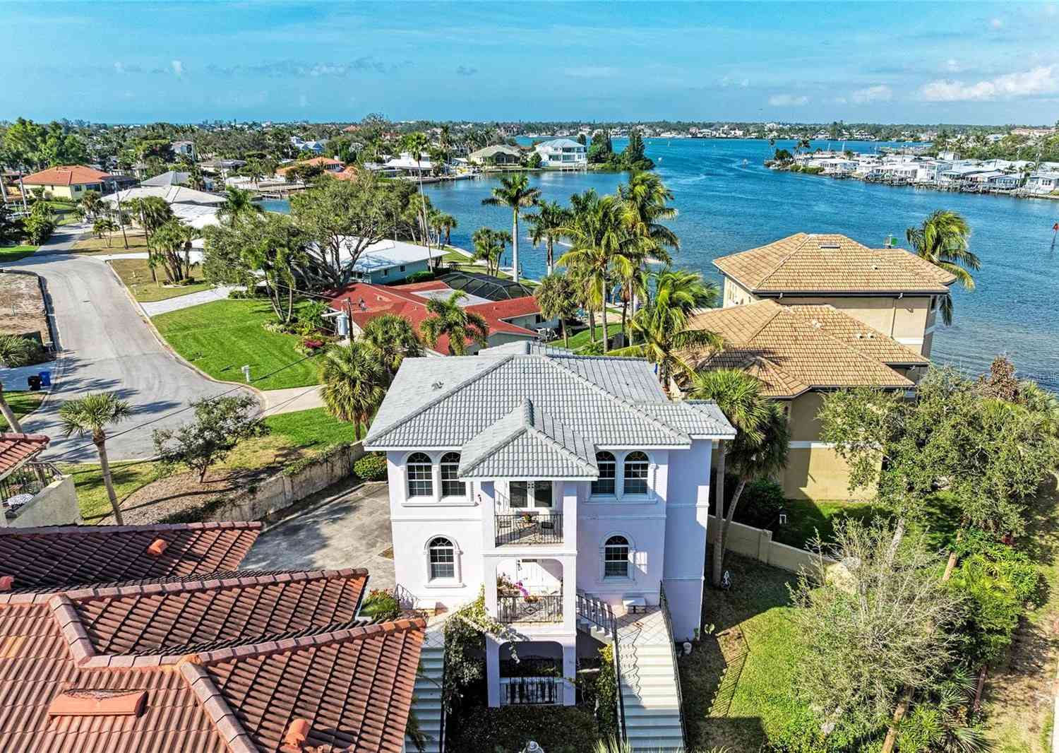 Homes For Sale - 282 Santa Maria Street<br/> VENICE, FL 34285
