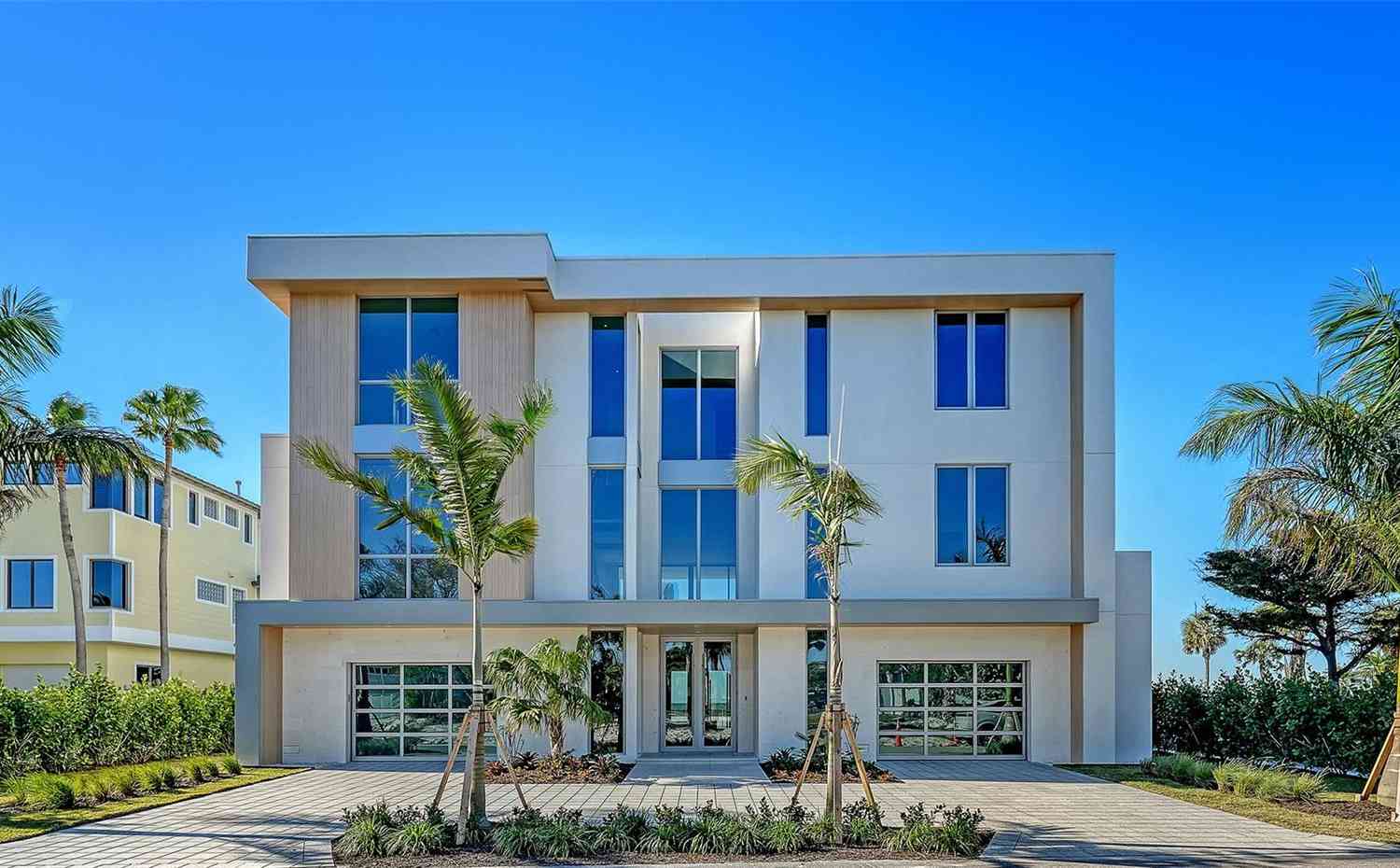 Condo For Sale - 6489 Gulfside Road<br/> LONGBOAT KEY, FL 34228