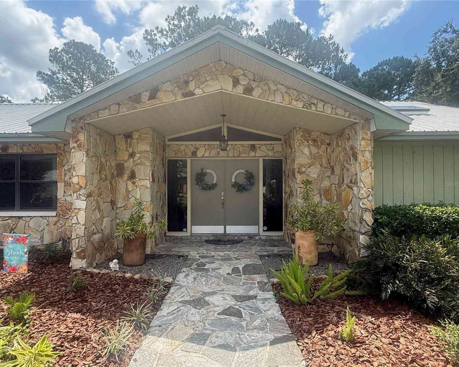 Homes For Sale - 2215 Toniwood Lane<br/> PALM HARBOR, FL 34685