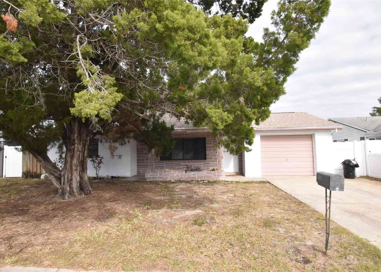 Homes For Sale - 7615 Karen Drive<br/> PORT RICHEY, FL 34668
