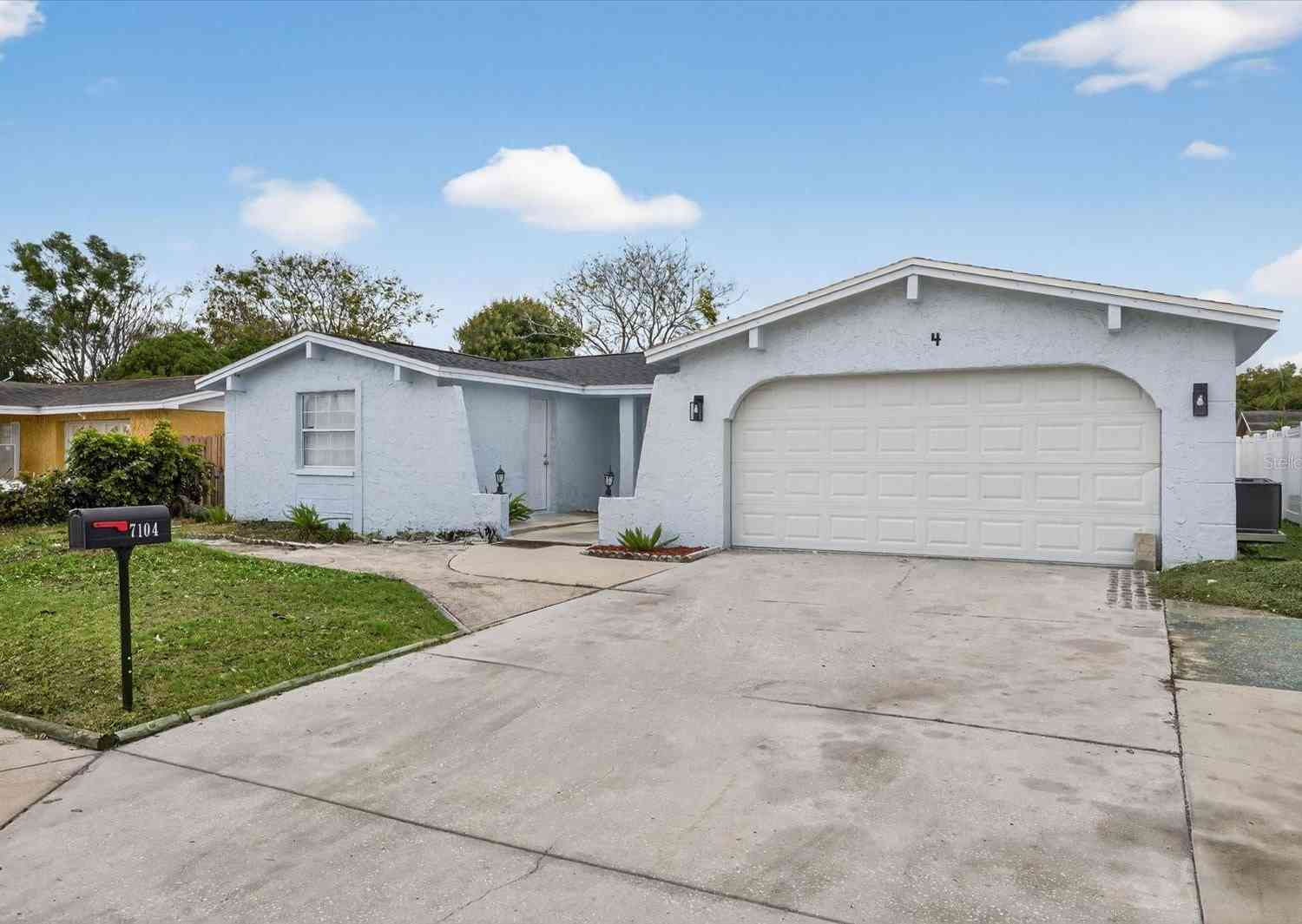 Condo For Sale - 7104 King Arthur Drive<br/> PORT RICHEY, FL 34668
