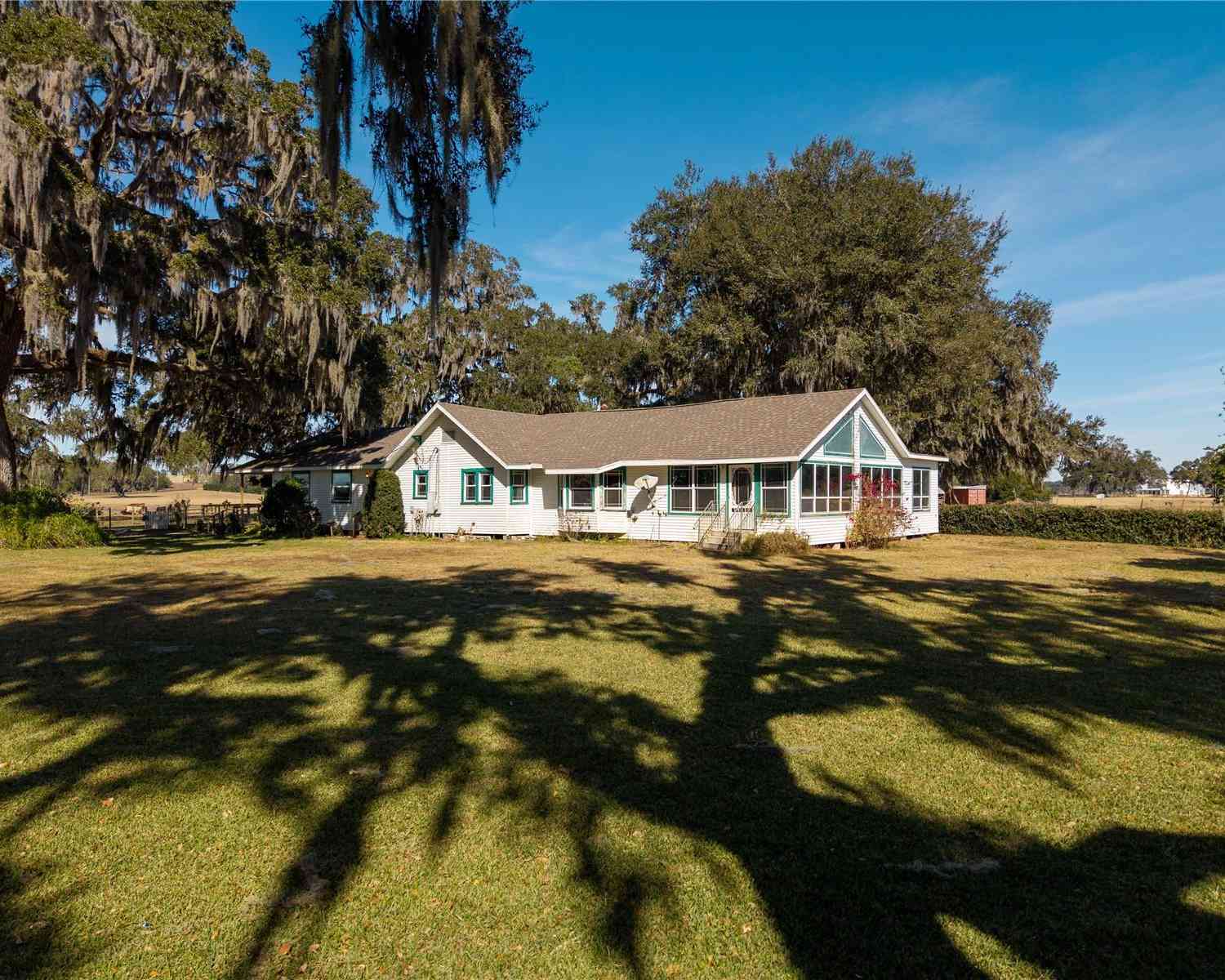 Homes For Sale - 9504 Fort King Road<br/> Pasco County, DADE CITY, FL 33525