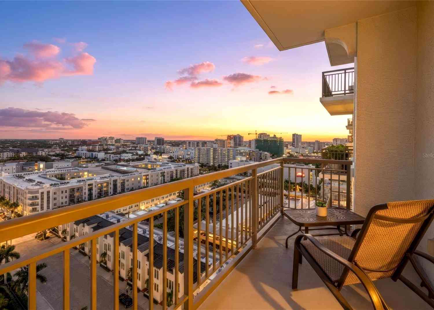 Condo For Sale - 800 N Tamiami Trail #1512<br/> SARASOTA, FL 34236