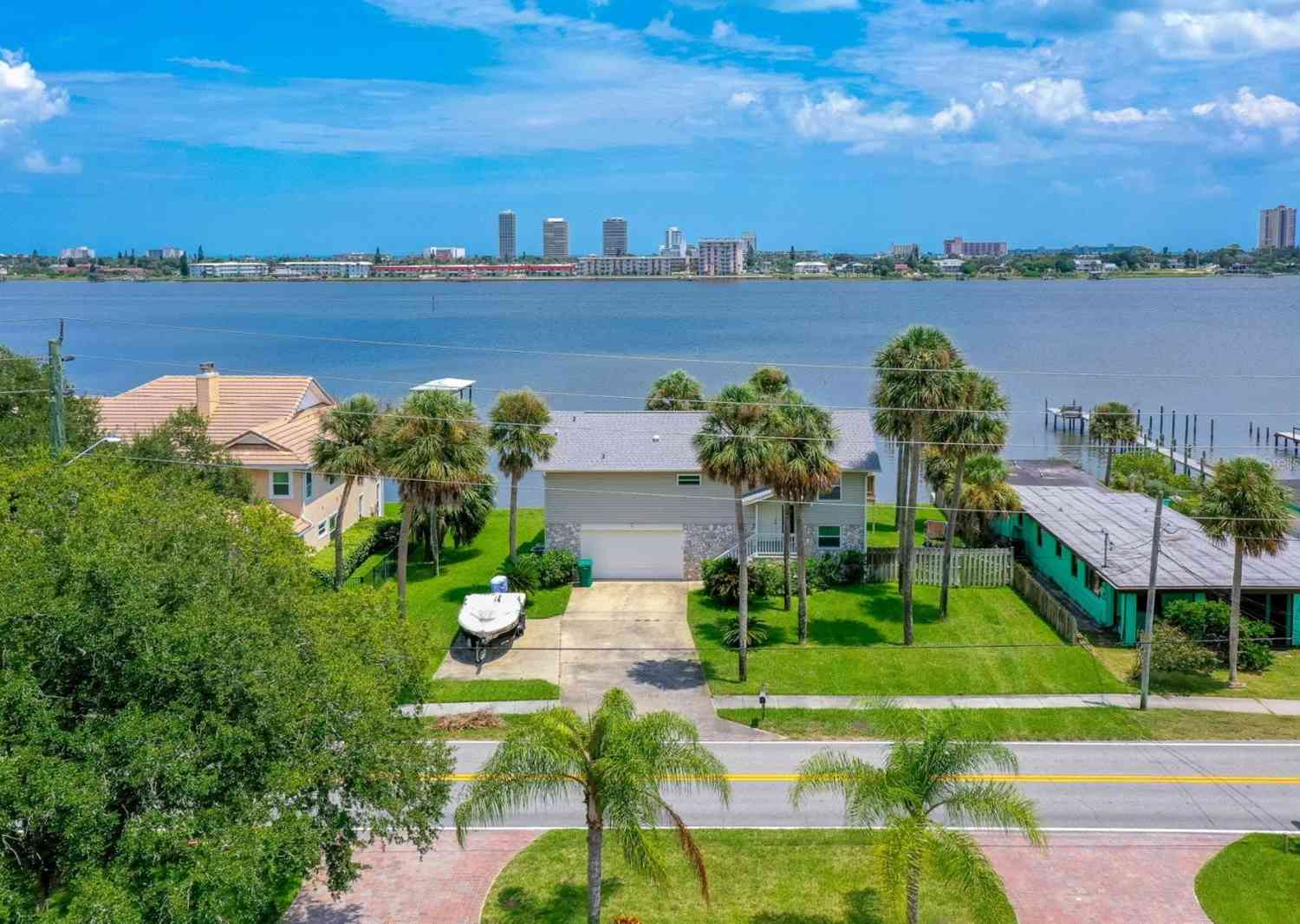 Homes For Sale - 1633 Riverside Drive<br/> DAYTONA BEACH, FL 32117