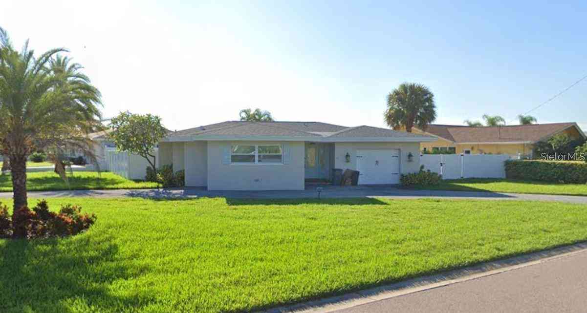 Homes For Rent - 2109 Bayshore Drive<br/> BELLEAIR BEACH, FL 33786
