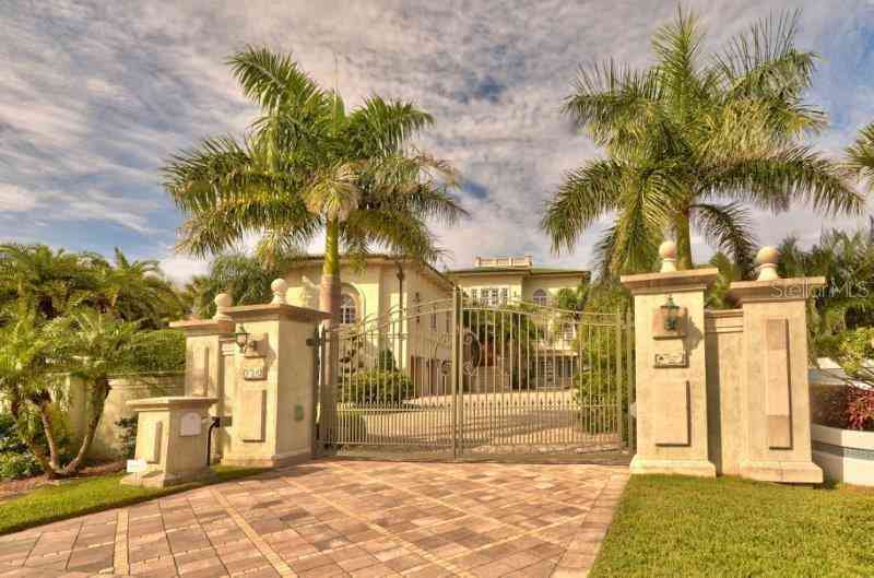 Homes For Rent - 220 Gulf Boulevard #8<br/> BELLEAIR BEACH, FL 33786