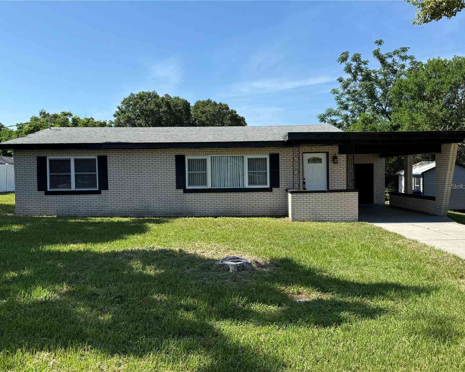 Homes For Sale - 260 W Interlachen Street<br/> LAKE ALFRED, FL 33850