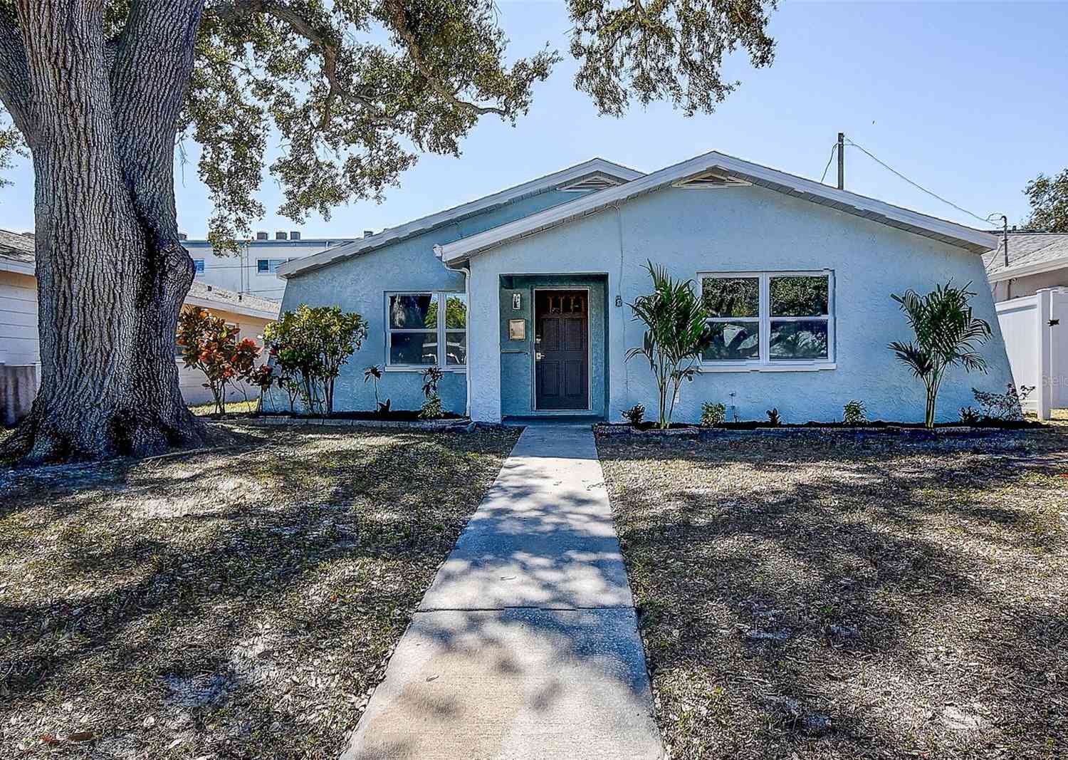 Homes For Sale - 130 42nd Avenue<br/> Pinellas County, Saint Petersburg, FL 33703