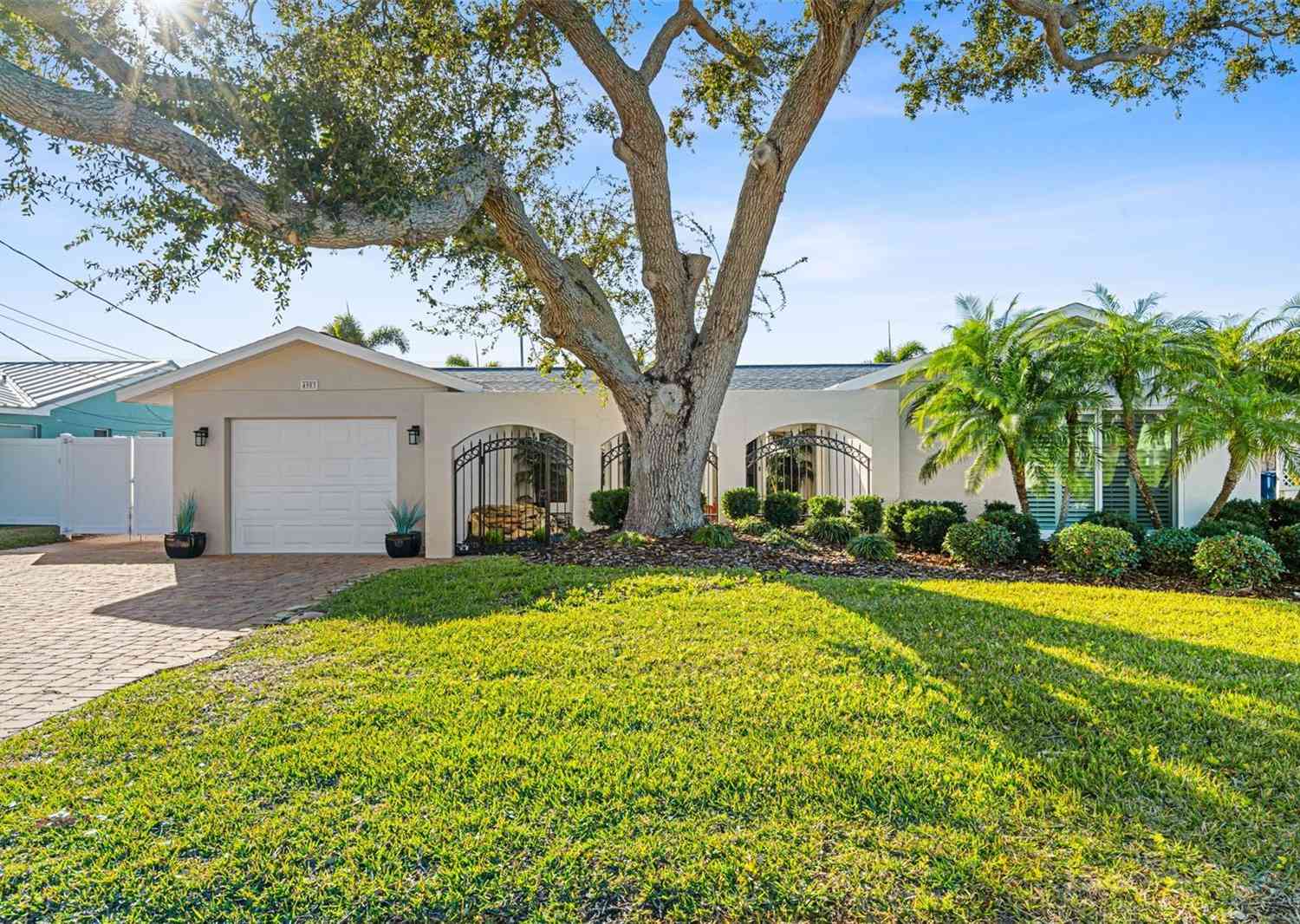 Homes For Sale - 4903 Commonwealth Road<br/> PALMETTO, FL 34221