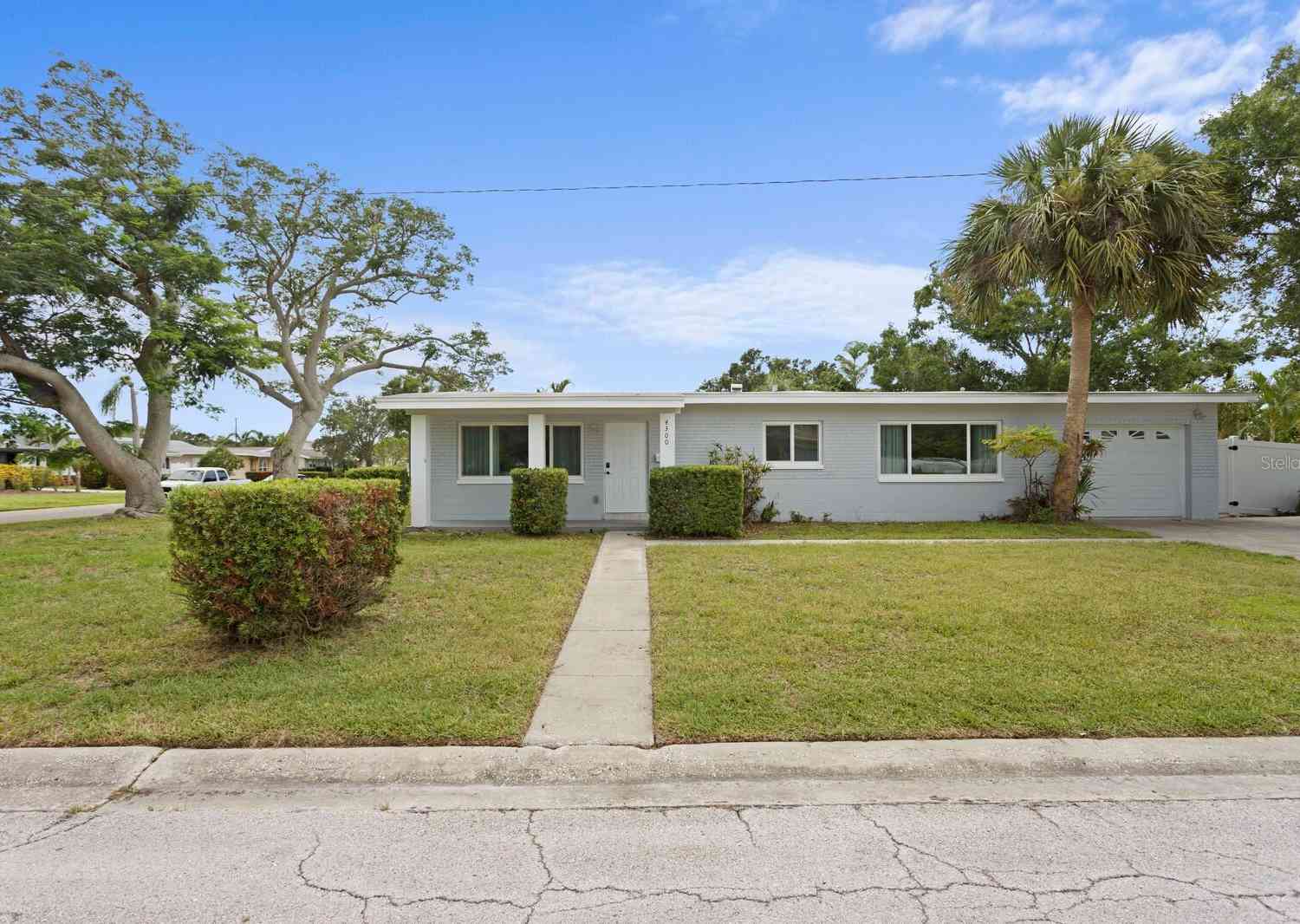 Homes For Sale - 4300 Maple Street<br/> Pinellas County, Saint Petersburg, FL 33703