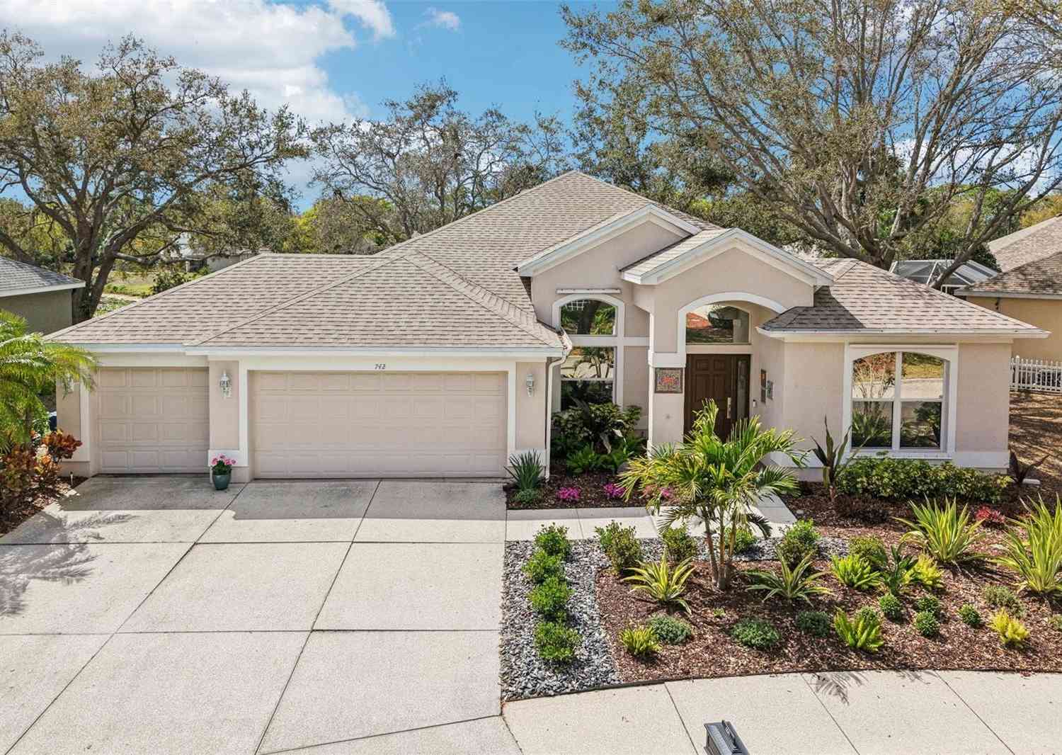 Homes For Sale - 742 Shorecrest Drive<br/> SARASOTA, FL 34232