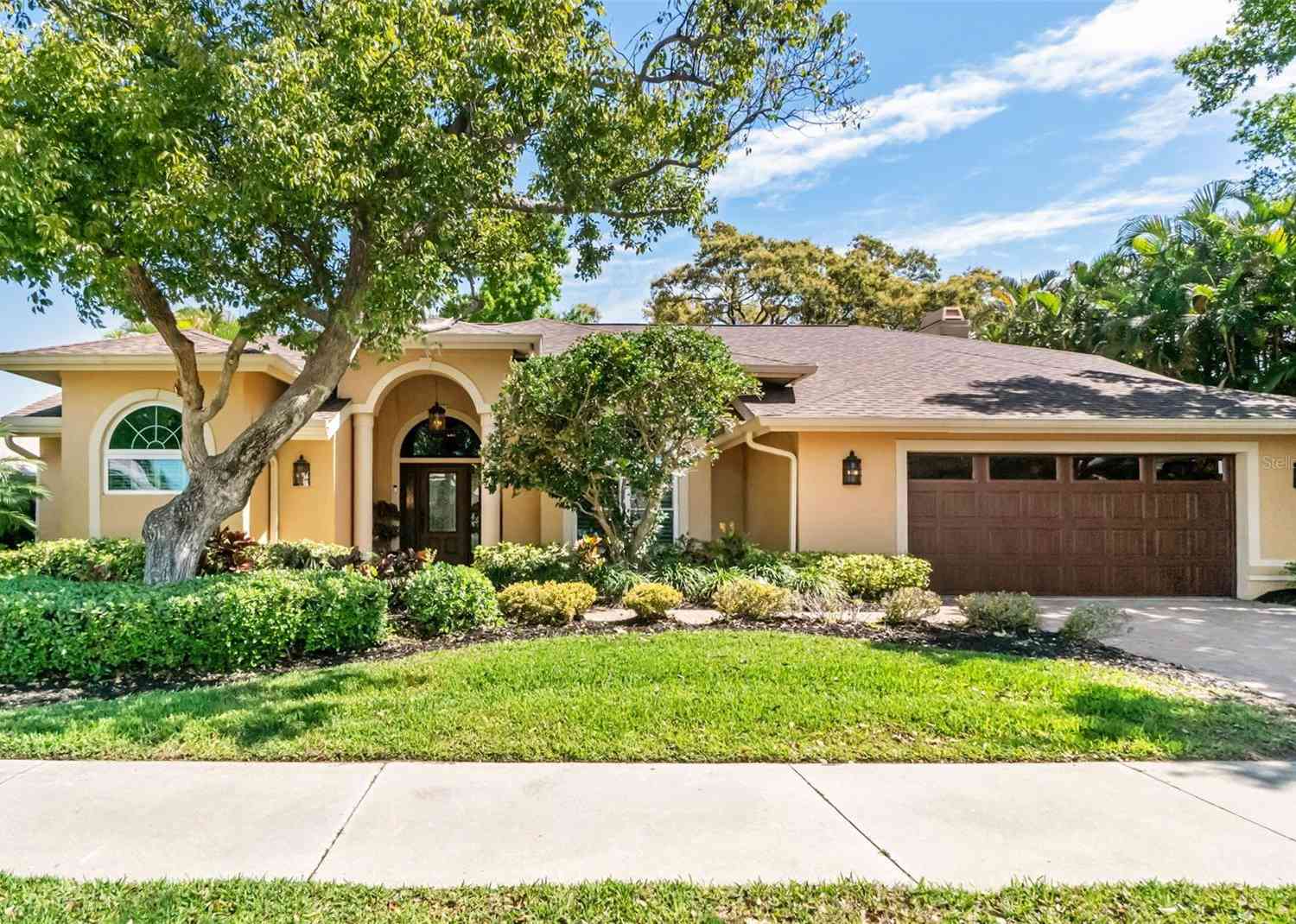 Homes For Sale - 8309 Shadow Pine Way<br/> SARASOTA, FL 34238
