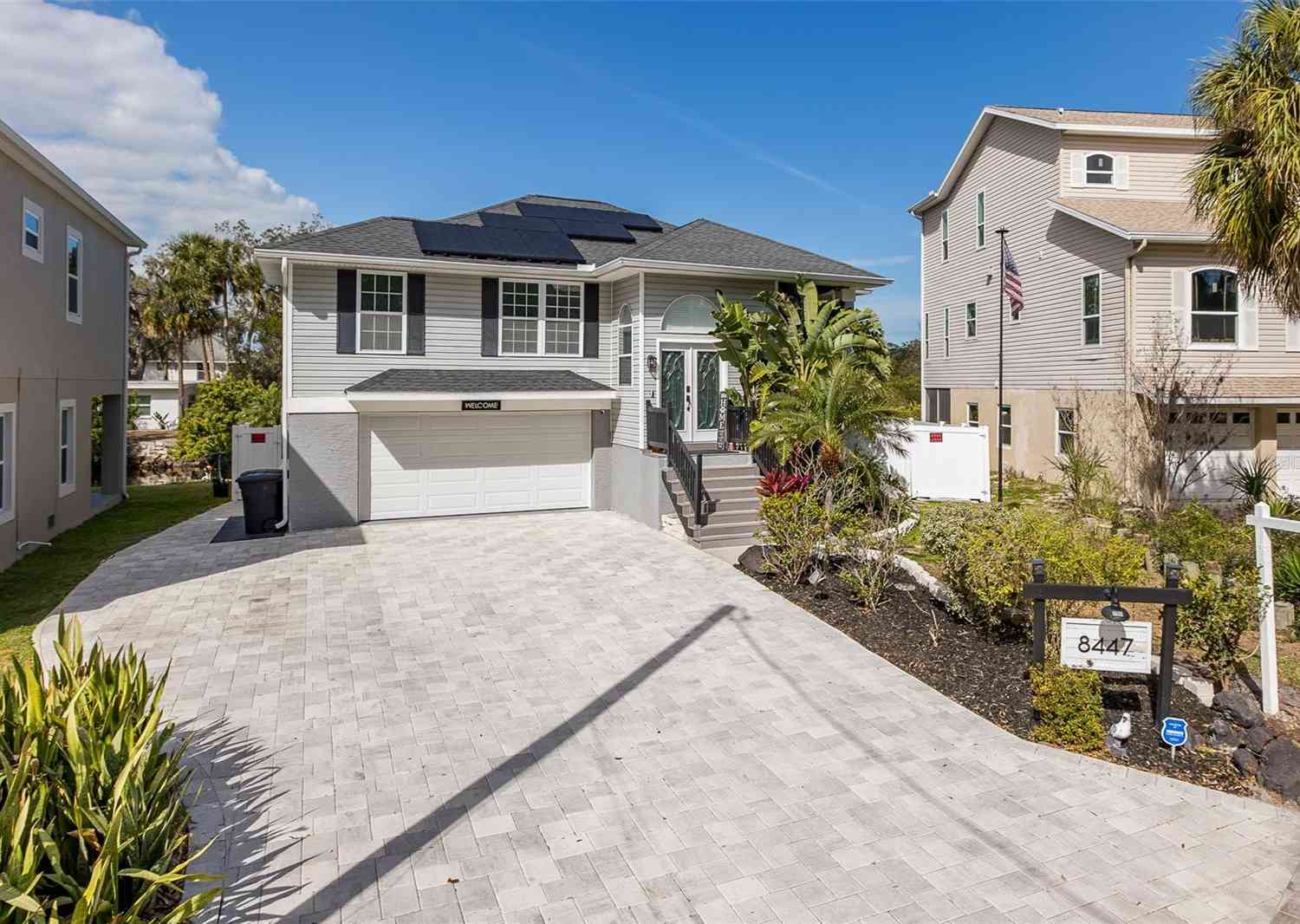 Homes For Sale - 8447 Damen Lane<br/> PORT RICHEY, FL 34668