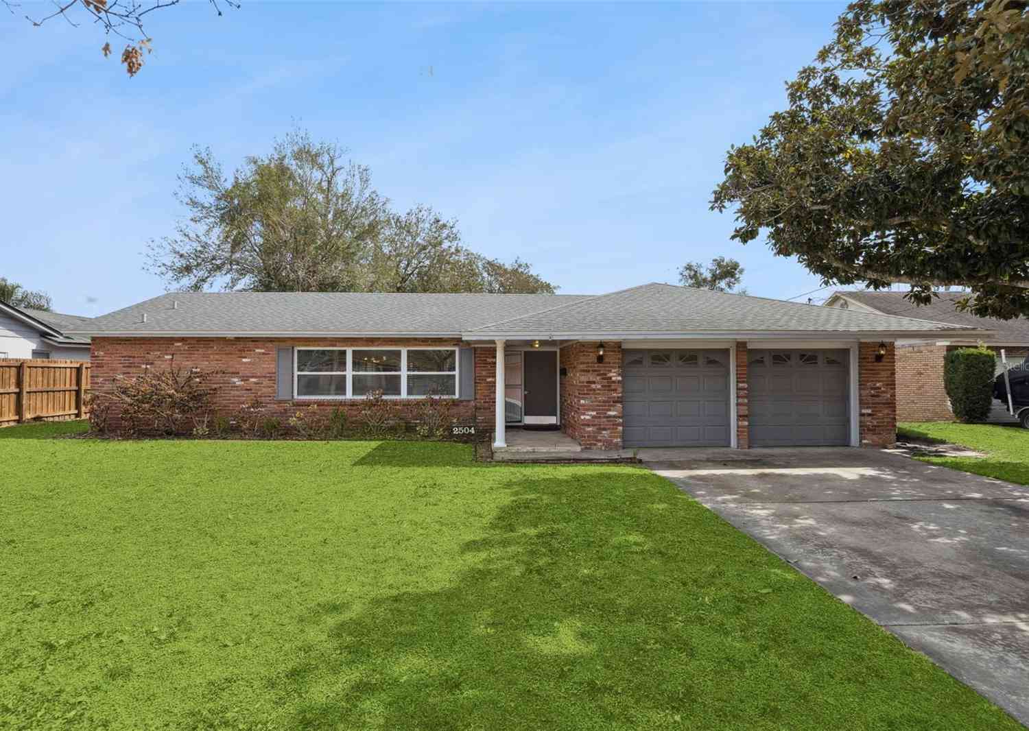 Homes For Sale - 2504 Lauderdale Court<br/> ORLANDO, FL 32805
