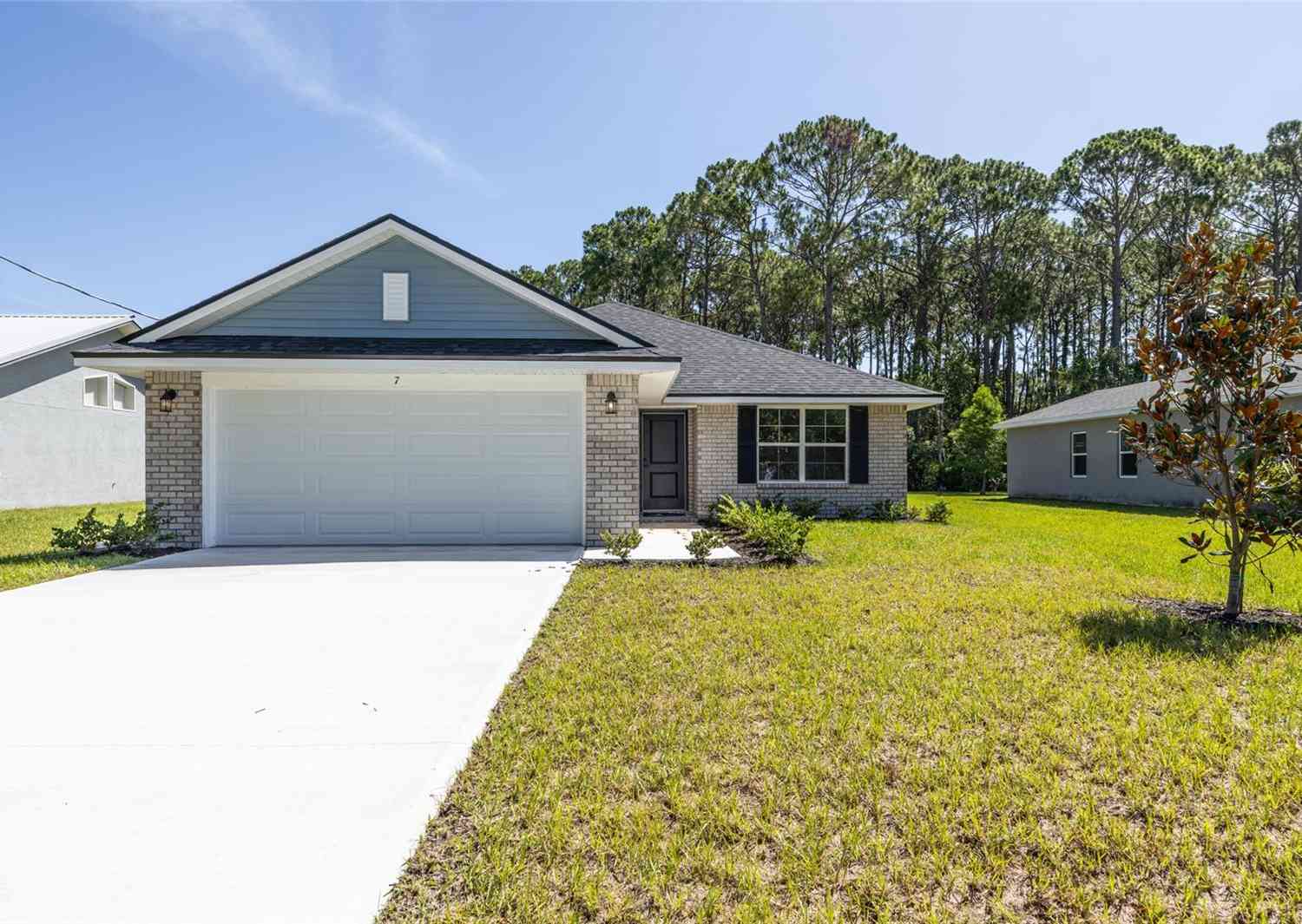 Homes For Sale - 7 Ullynn Place<br/> PALM COAST, FL 32164
