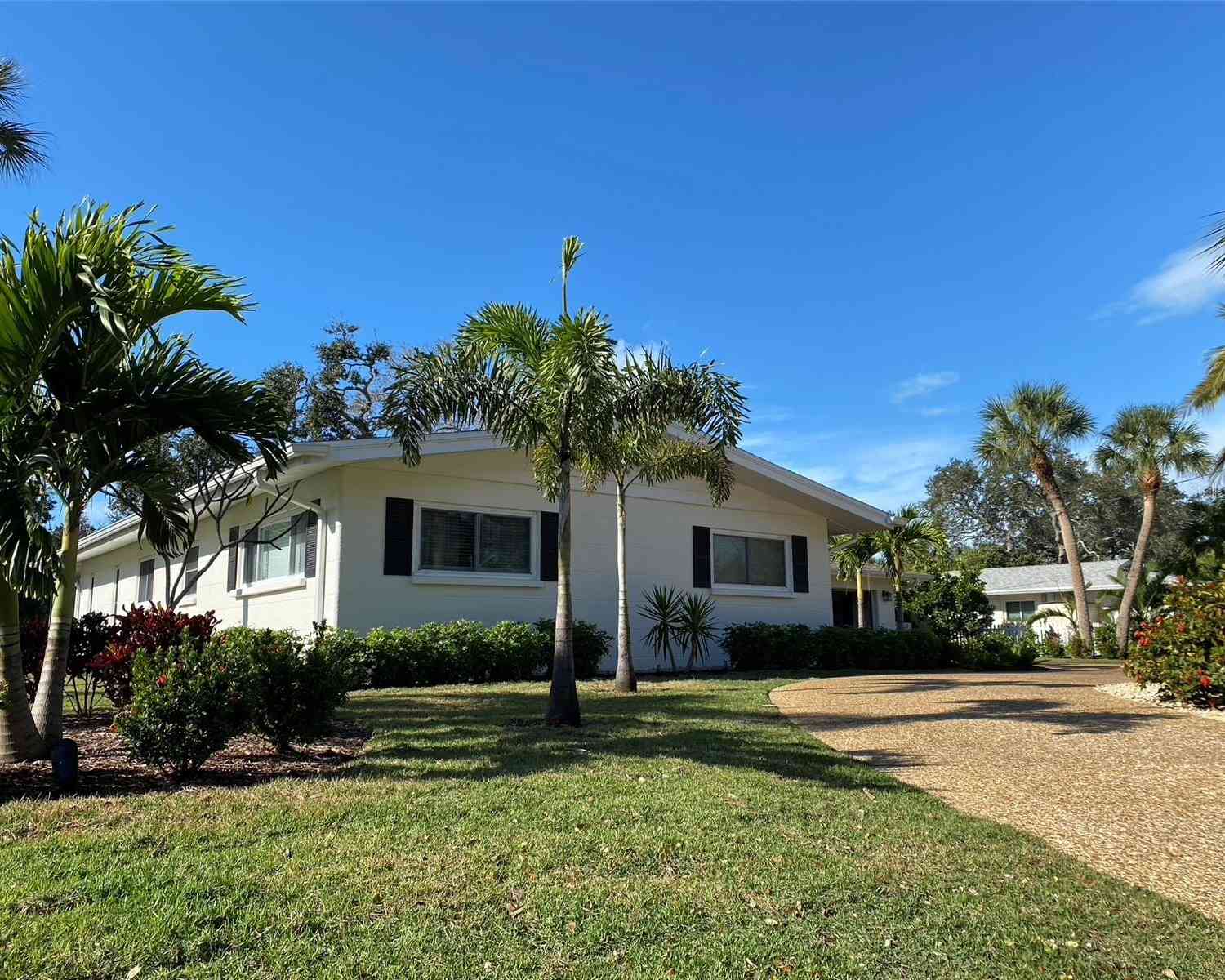 Homes For Sale - 814 Paradise Way<br/> SARASOTA, FL 34242