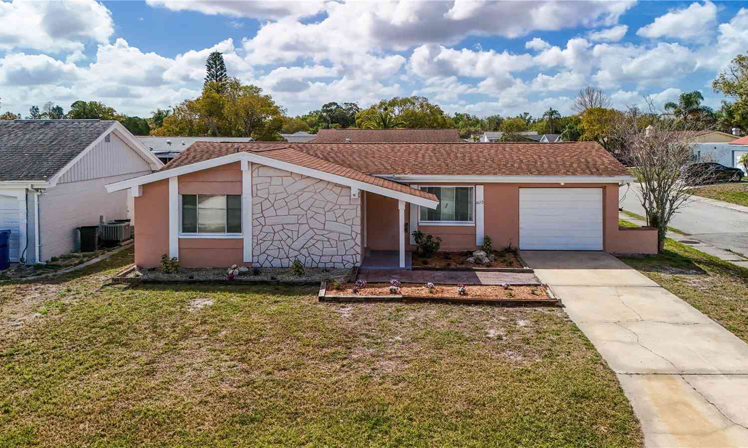 Homes For Sale - 4150 Newbury Drive<br/> New Port Richey, FL 34652