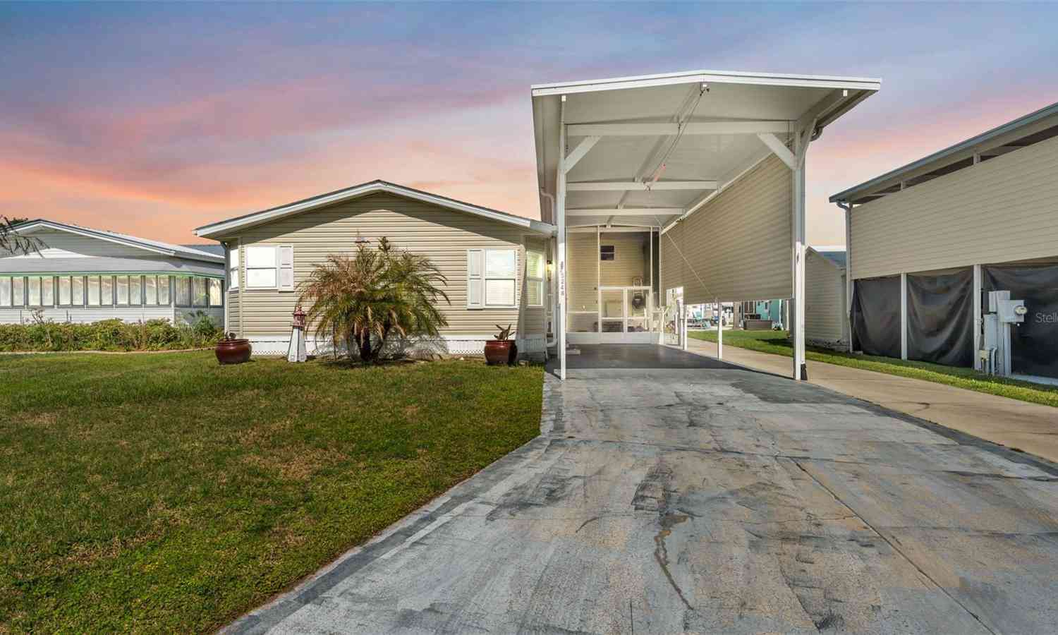 Mobile Home For Sale - 5248 Island View Circle<br/> POLK CITY, FL 33868