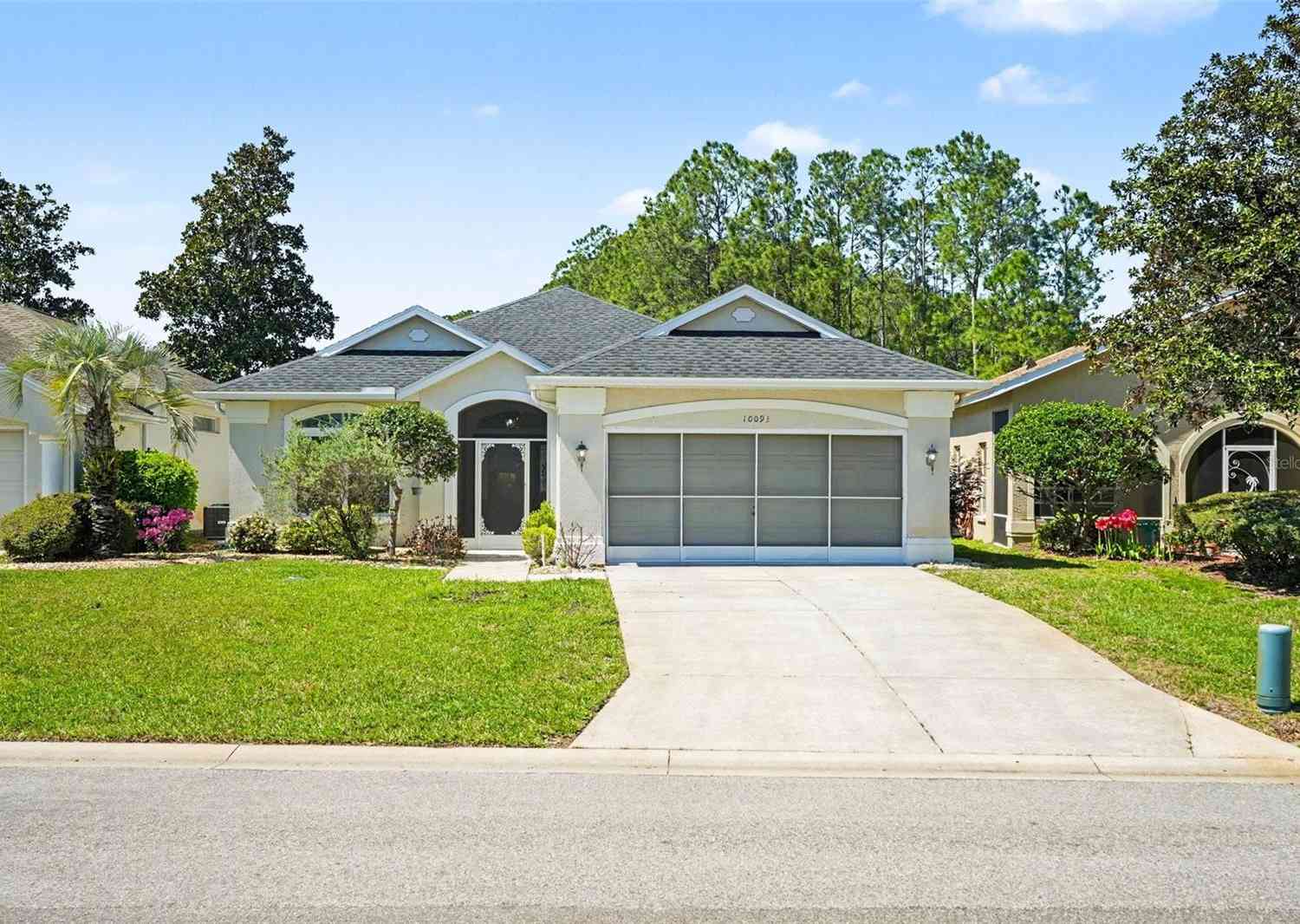 Homes For Sale - 10093 Holly Berry Drive<br/> WEEKI WACHEE, FL 34613