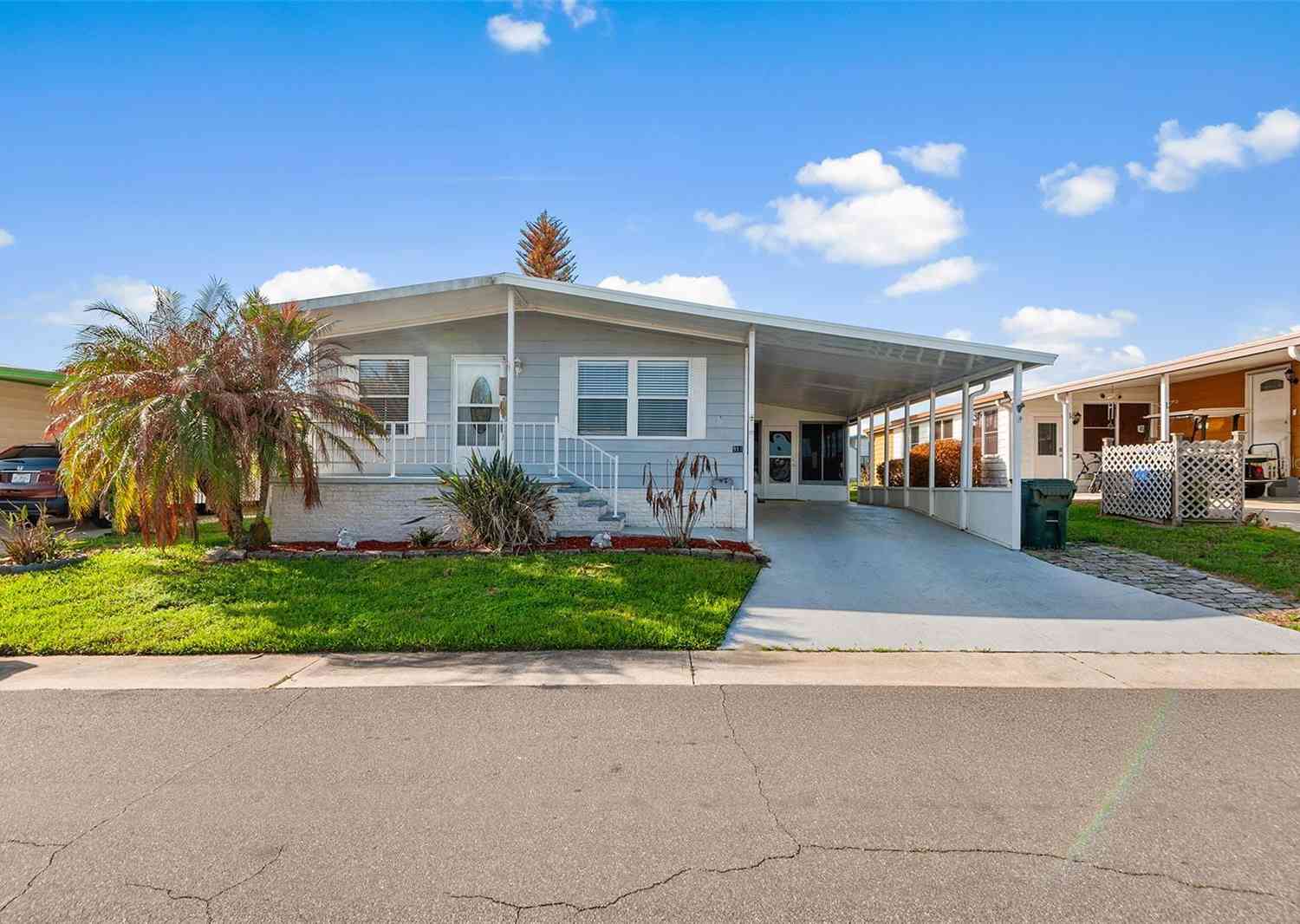 Mobile Home For Sale - 914 Pine Ridge Drive<br/> LAKELAND, FL 33809