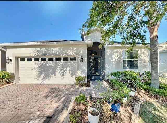 Homes For Sale - 4052 Serena Lane<br/> CLERMONT, FL 34711