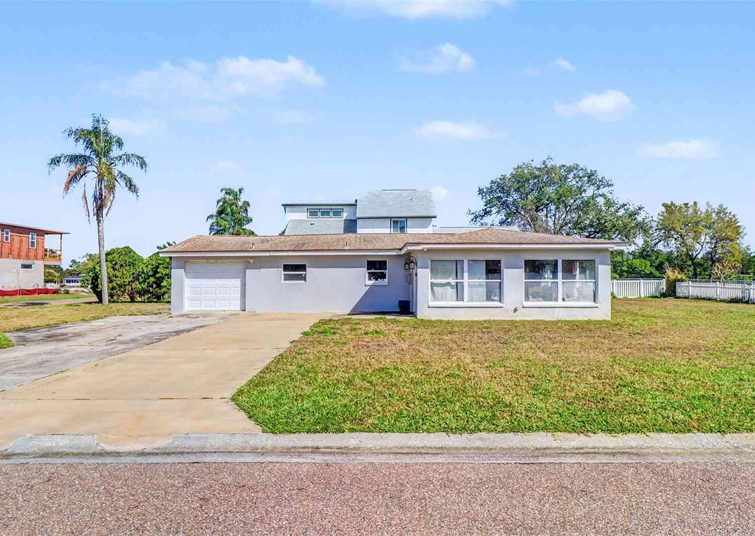 Homes For Sale - 8751 Orient Way<br/> Pinellas County, Saint Petersburg, FL 33702