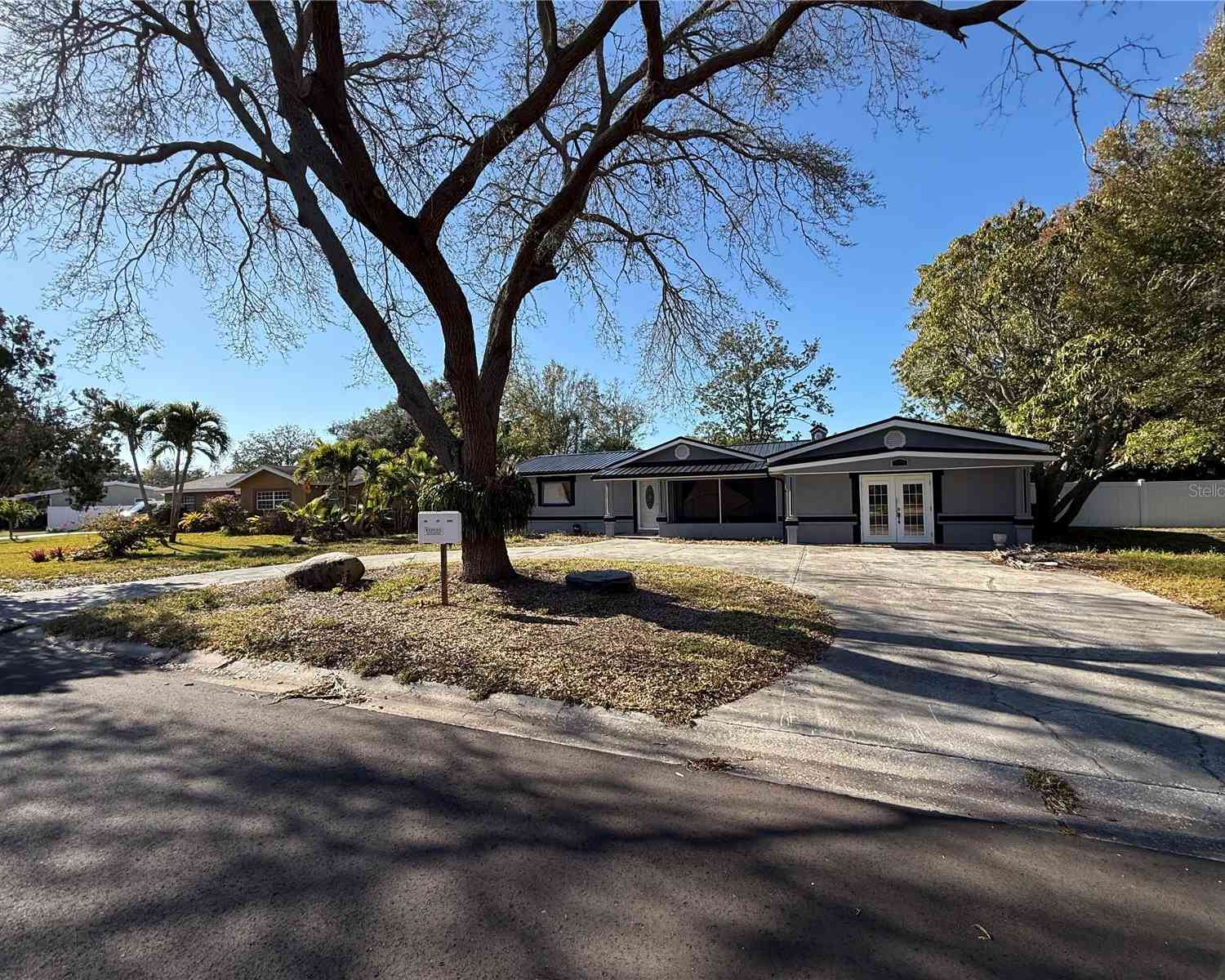 Homes For Sale - 651 69th Avenue<br/> Pinellas County, Saint Petersburg, FL 33705