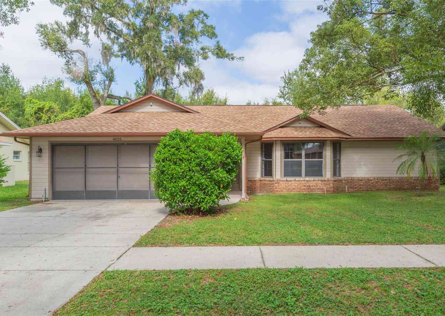 Homes For Sale - 6625 Foxmoor Drive<br/> ZEPHYRHILLS, FL 33542