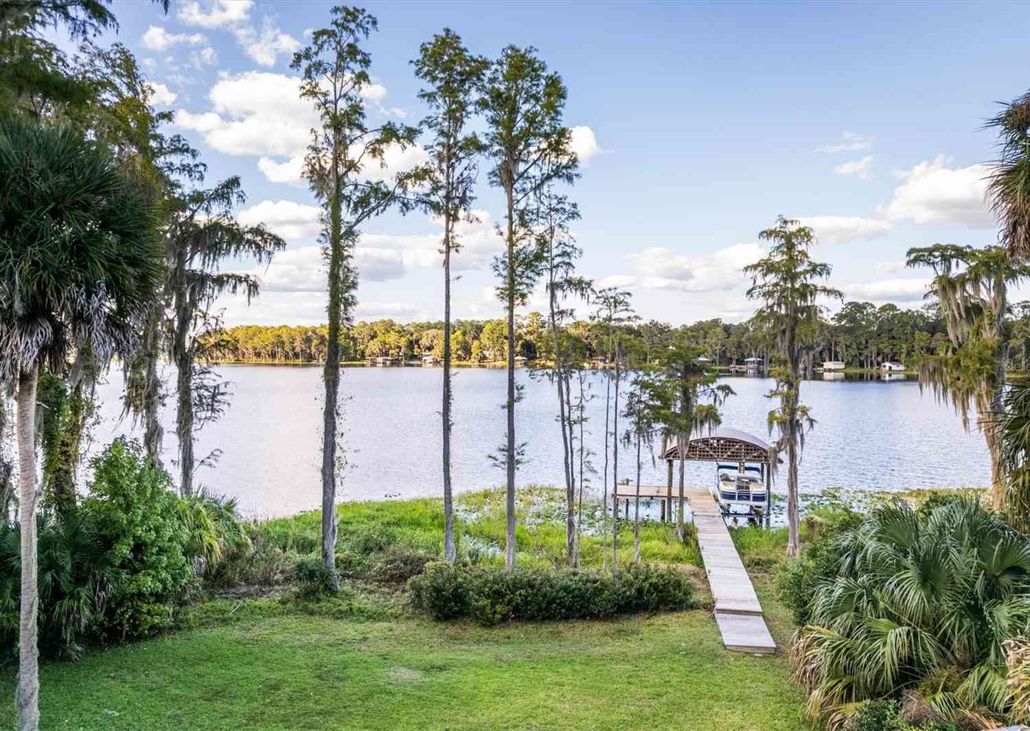 Homes For Sale - 25608 Devonia Street<br/> MELROSE, FL 32666