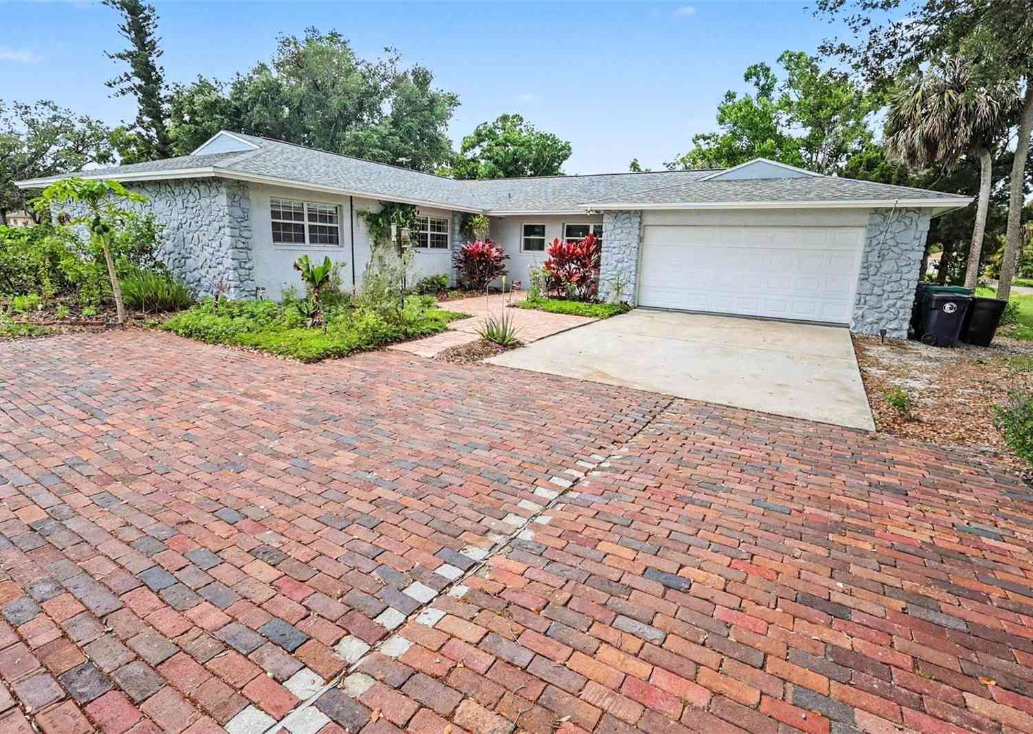 Homes For Sale - 1713 14th Avenue<br/> PALMETTO, FL 34221