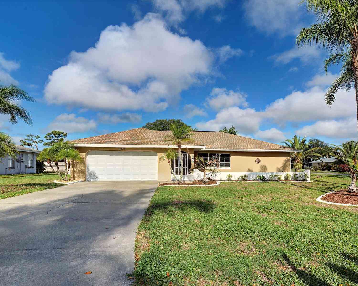 Homes For Sale - 1337 Whispering Lane<br/> VENICE, FL 34285