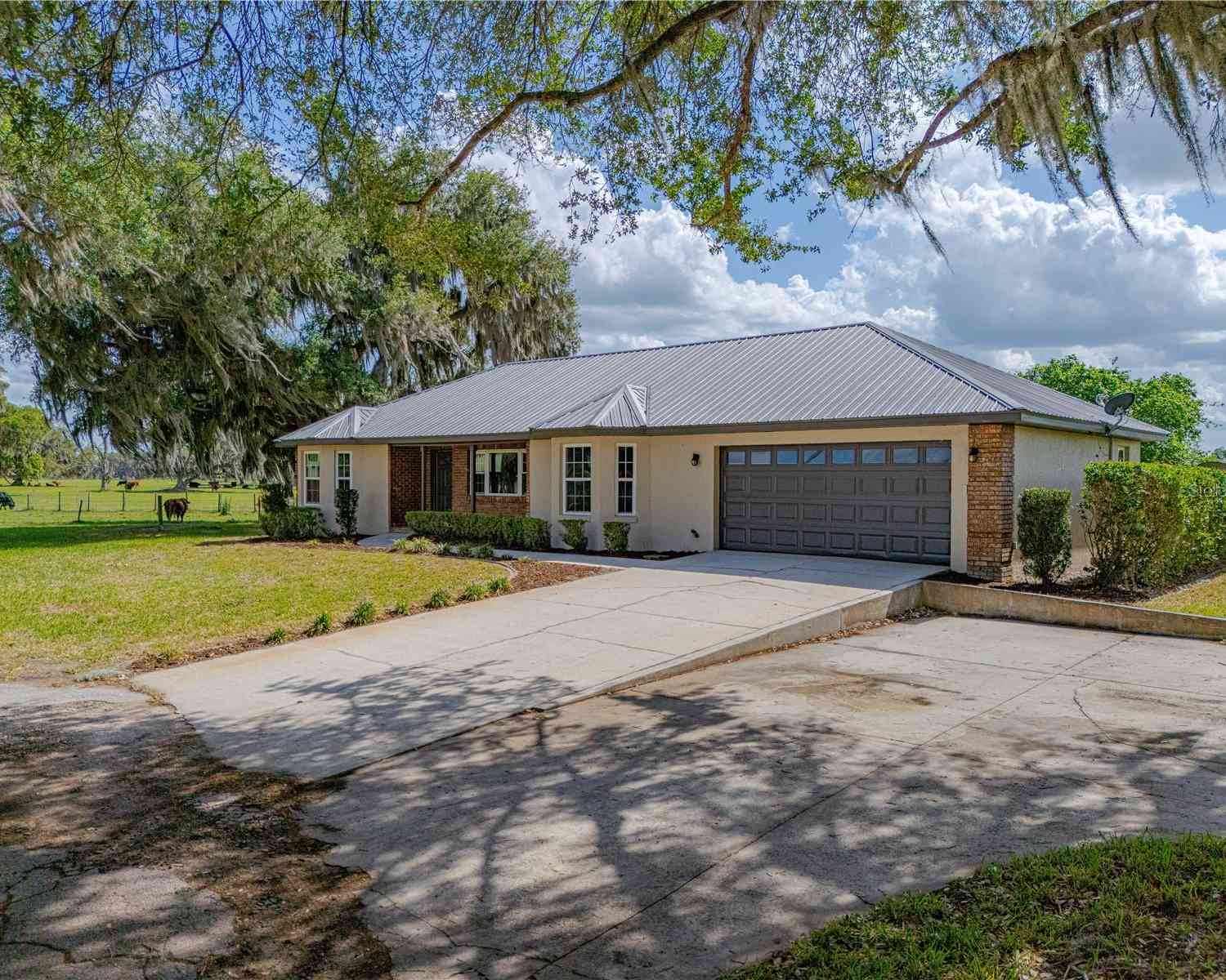 Homes For Sale - 8197 Cr 736<br/> CENTER HILL, FL 33514