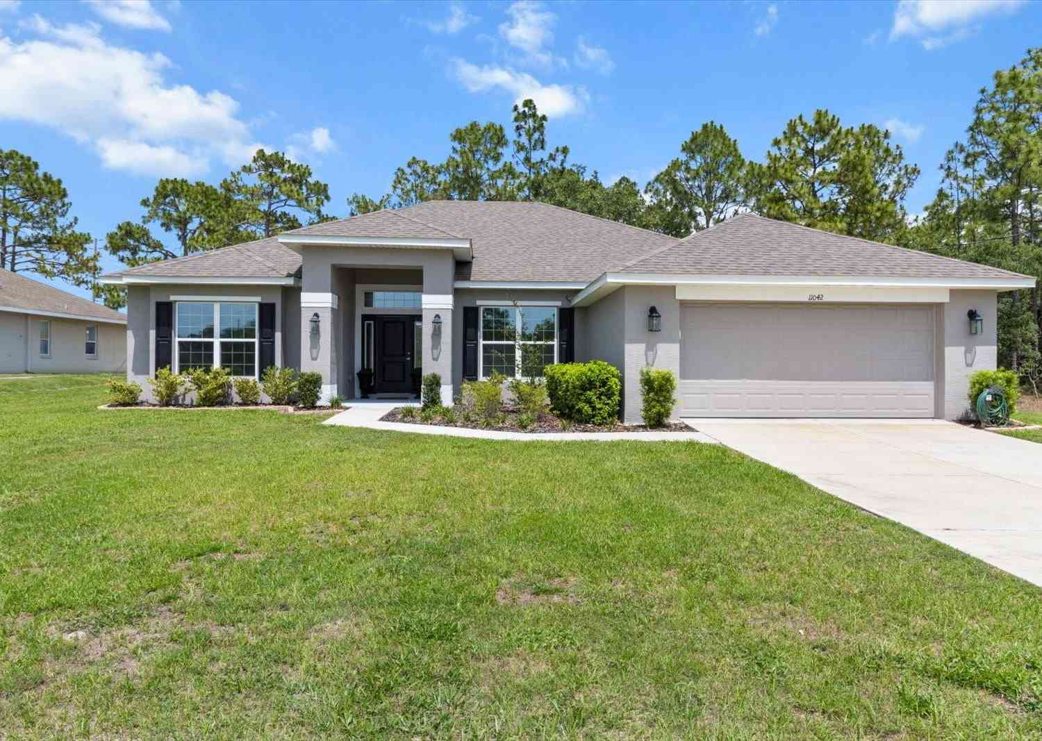 Homes For Sale - 11042 Heth Court<br/> WEEKI WACHEE, FL 34613
