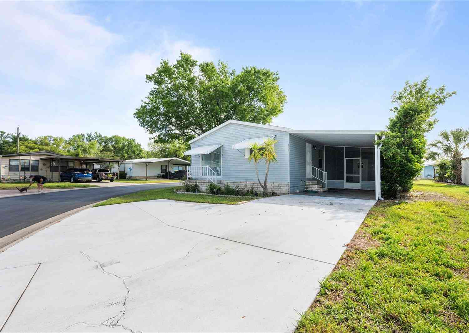 Mobile Home For Sale - 3210 Hickory Drive<br/> Wesley Chapel, FL 33543
