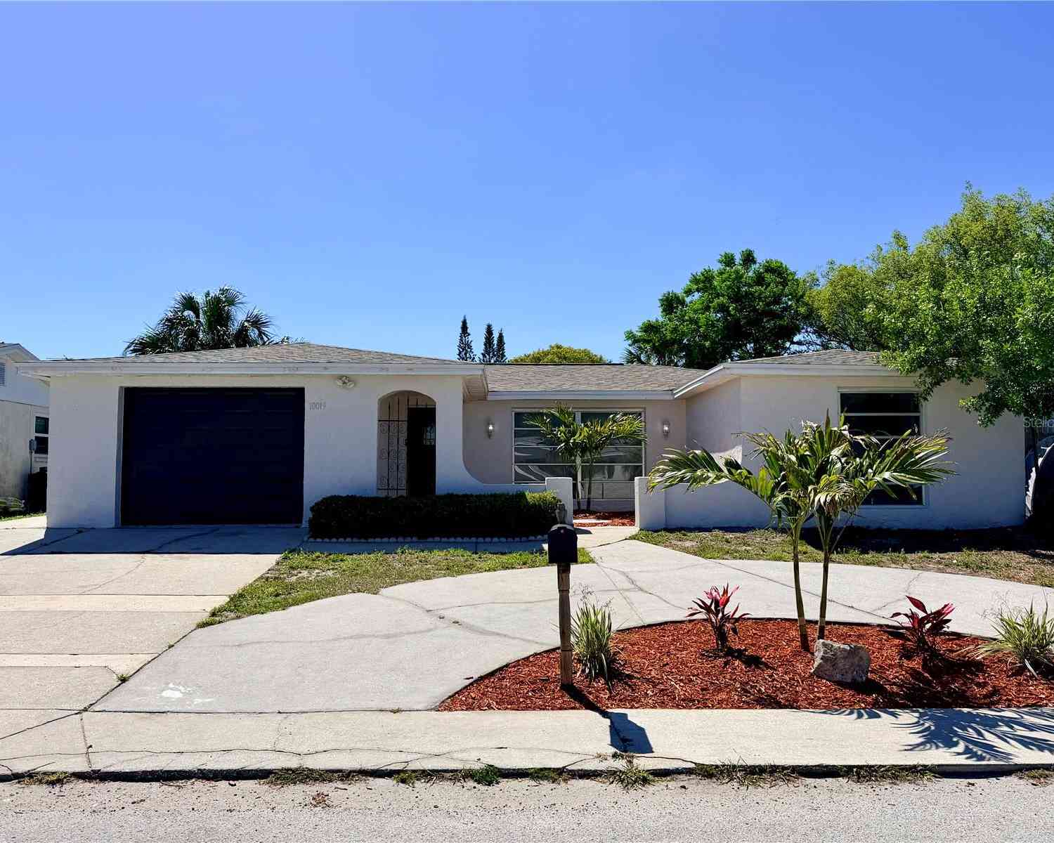 Homes For Sale - 10019 Sleepy Hollow Lane<br/> PORT RICHEY, FL 34668