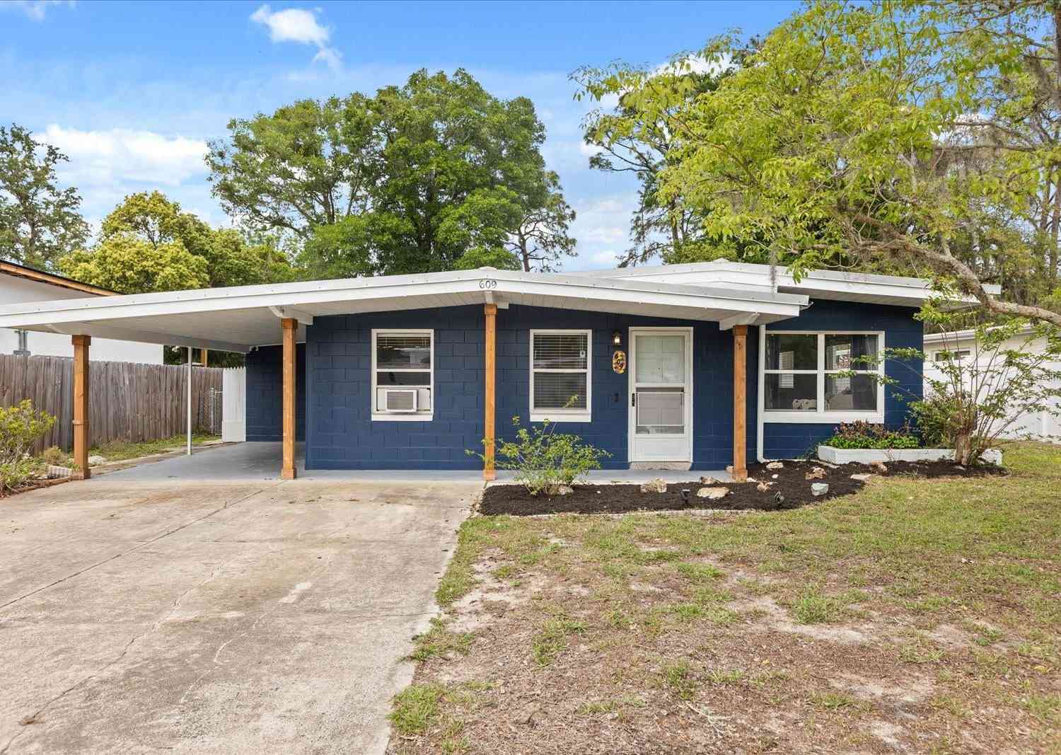 Homes For Sale - 609 E Highland Street<br/> ALTAMONTE SPRINGS, FL 32701