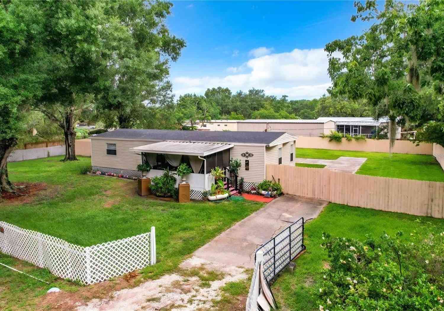 Mobile Home For Sale - 2974 Brenda Lane<br/> AUBURNDALE, FL 33823