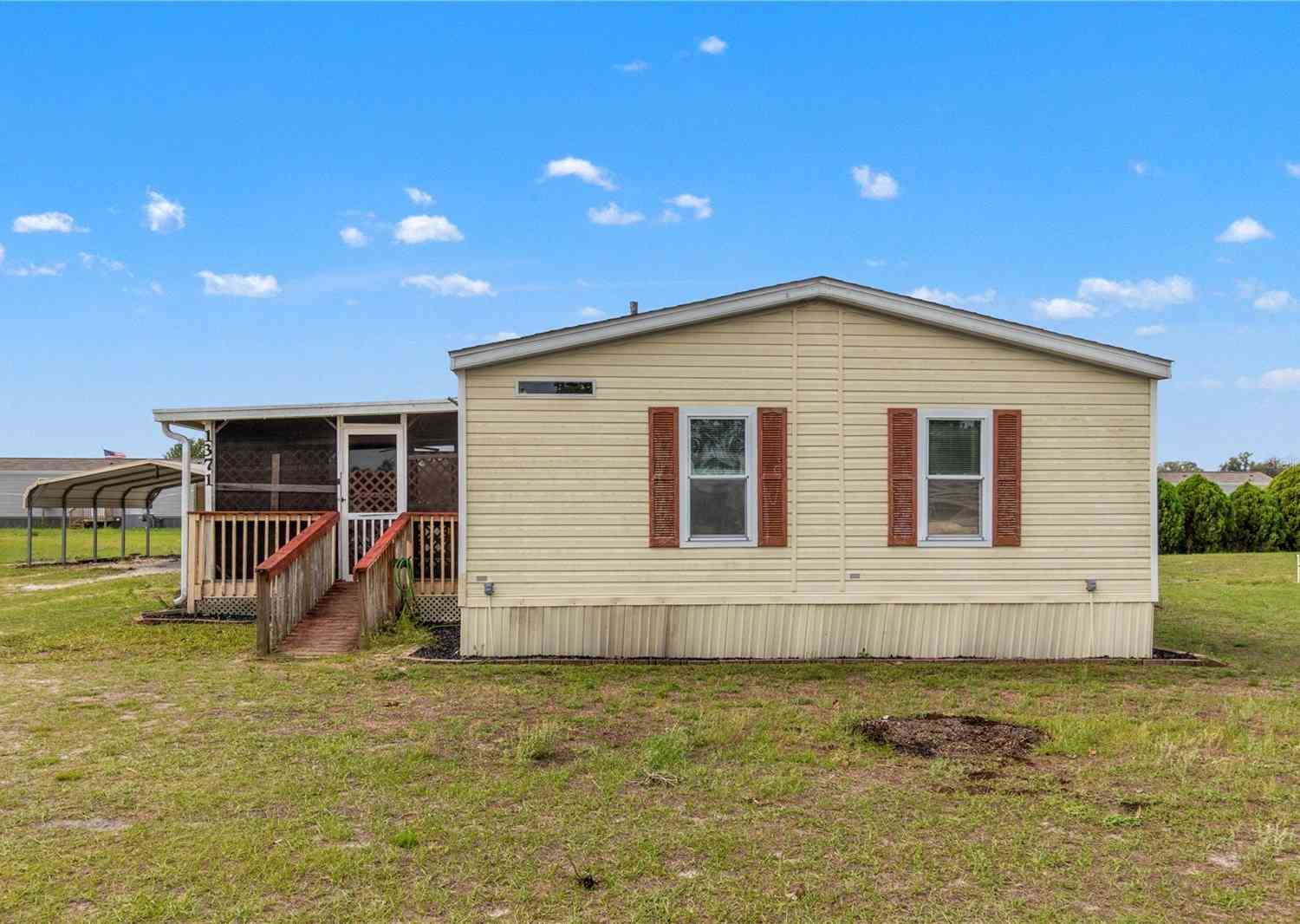 Mobile Home For Sale - 1371 NW 12th Lane<br/> Lake Panasoffkee, FL 33538