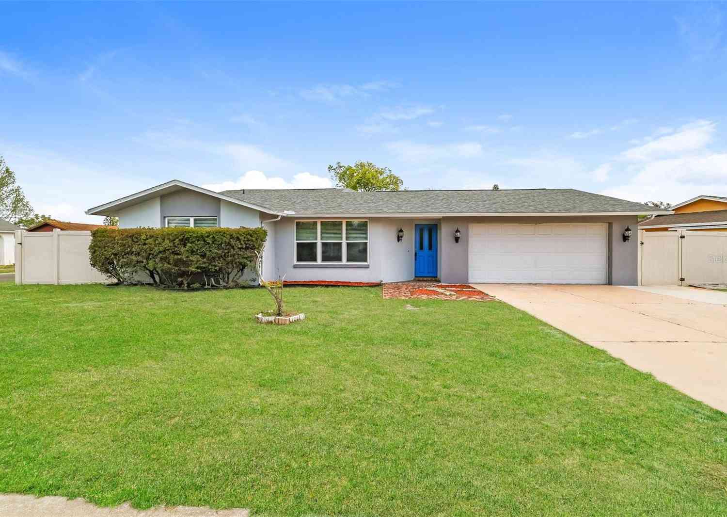 Homes For Sale - 8330 Broken Willow Lane<br/> PORT RICHEY, FL 34668