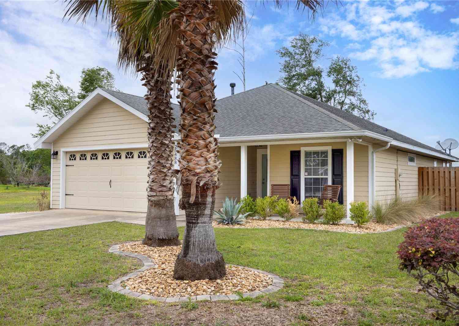 Homes For Sale - 25488 NW 10th Avenue<br/> NEWBERRY, FL 32669