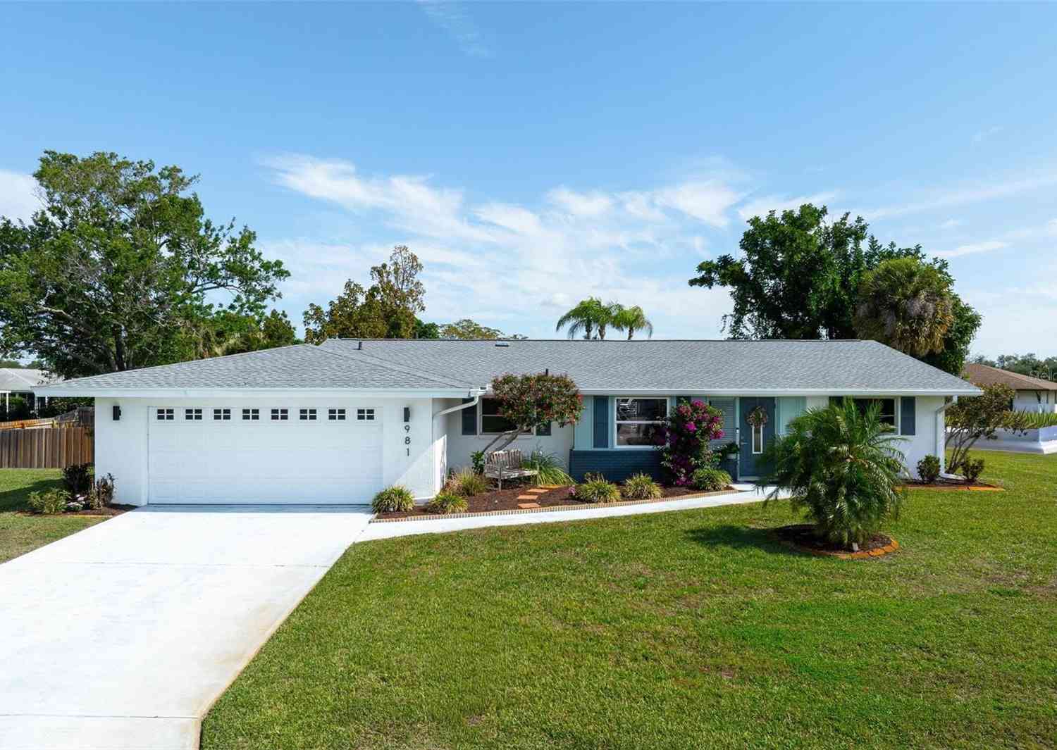 Homes For Sale - 981 N Gondola Drive<br/> VENICE, FL 34293