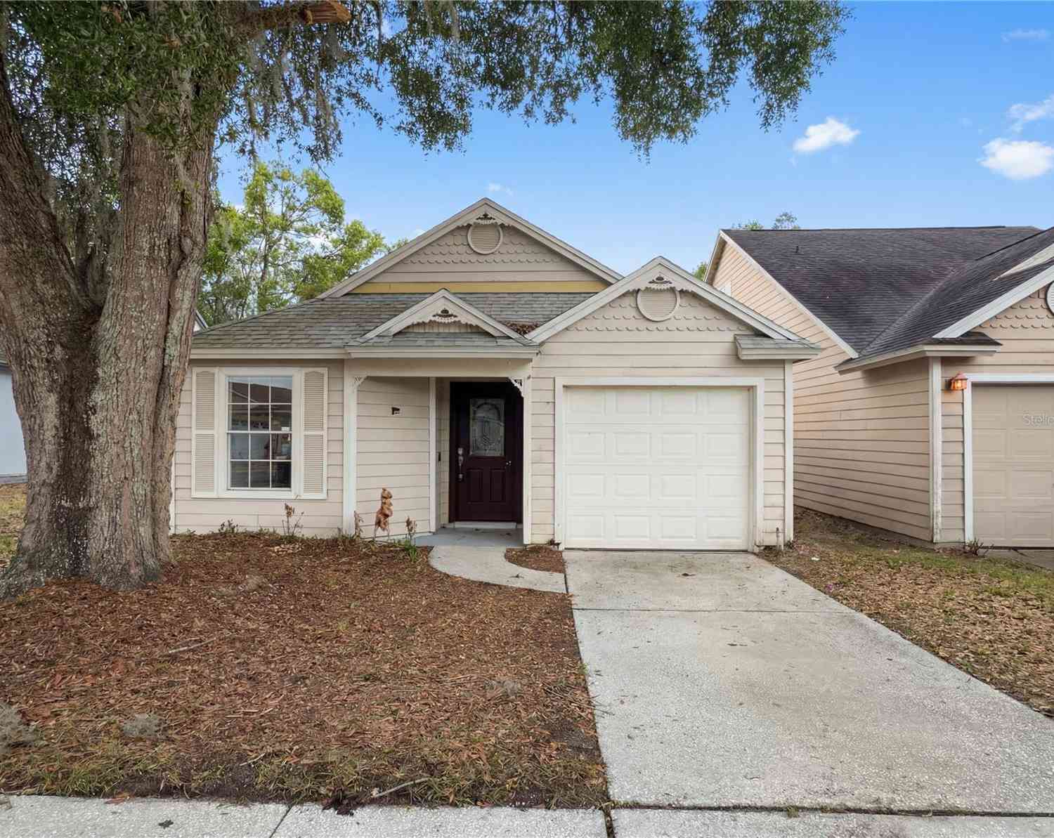 Homes For Sale - 1696 Chatham Circle<br/> APOPKA, FL 32703