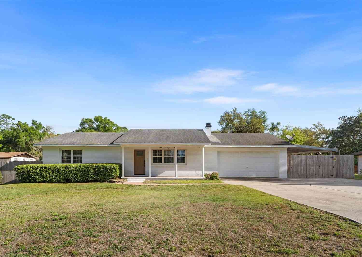 Homes For Sale - 25618 SW 19th Avenue<br/> NEWBERRY, FL 32669