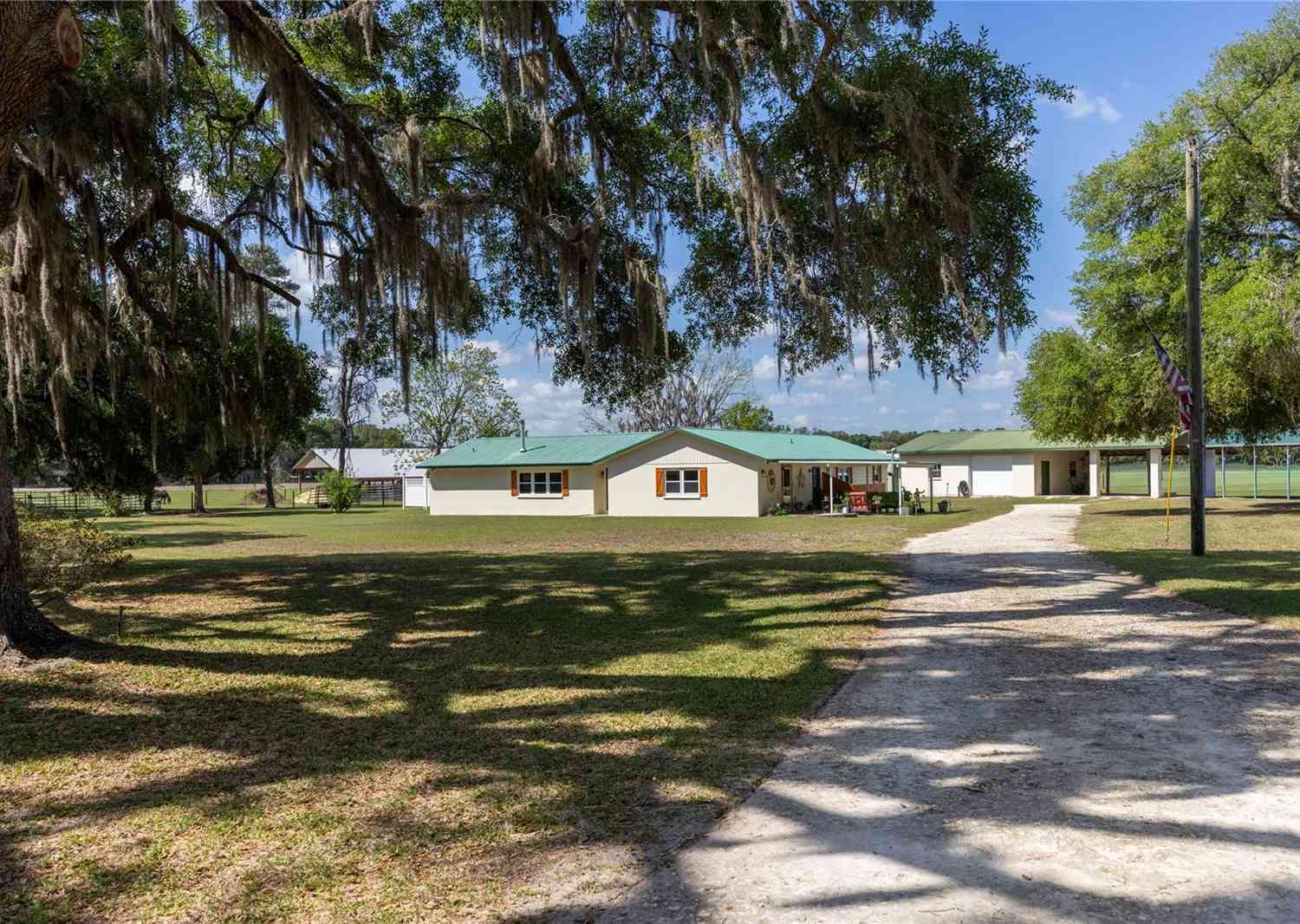 Homes For Sale - 3019 SE 90th Avenue<br/> NEWBERRY, FL 32669