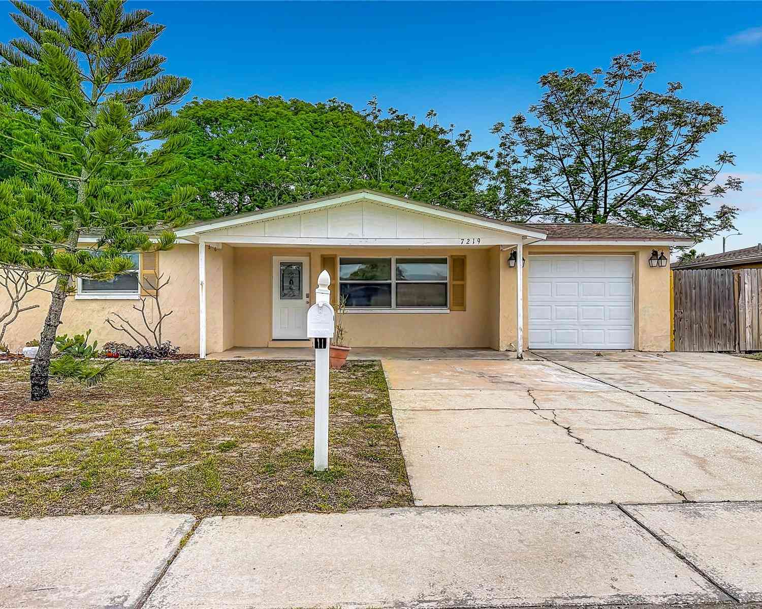 Homes For Sale - 7219 Gulf Highlands Drive<br/> PORT RICHEY, FL 34668