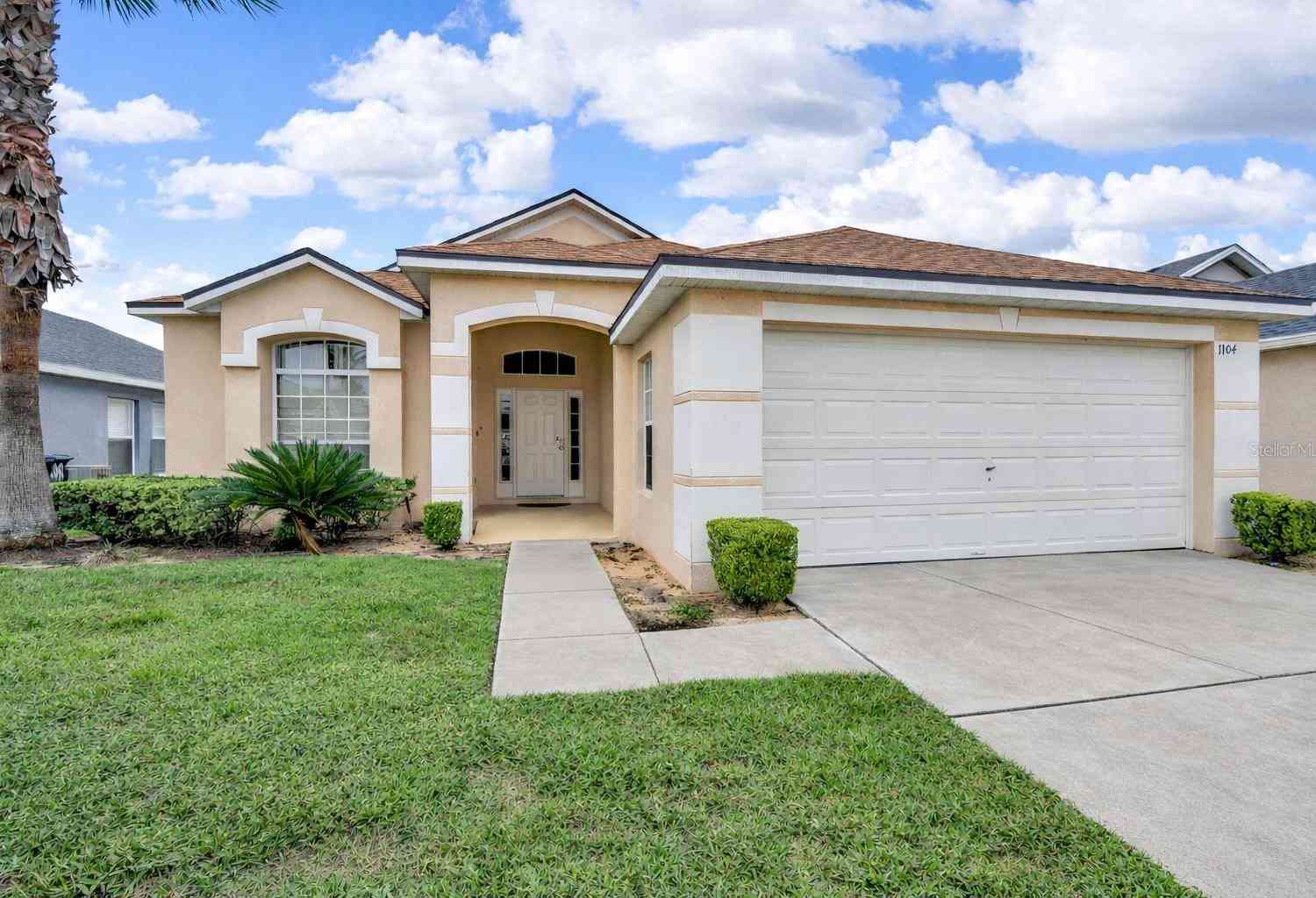 Homes For Sale - 1104 Bloomingdale Drive<br/> DAVENPORT, FL 33897