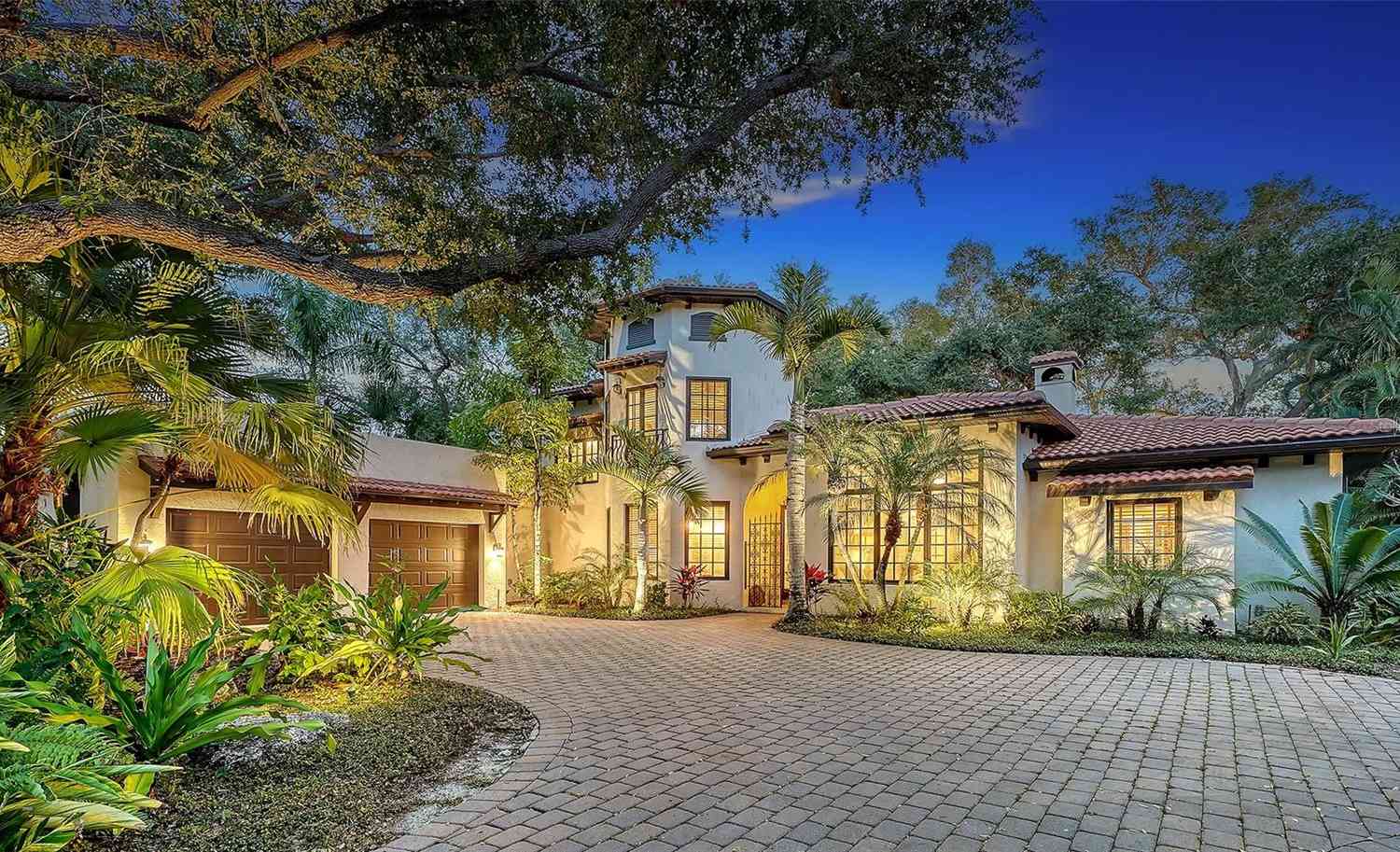 Homes For Sale - 922 Indian Beach Drive<br/> SARASOTA, FL 34234